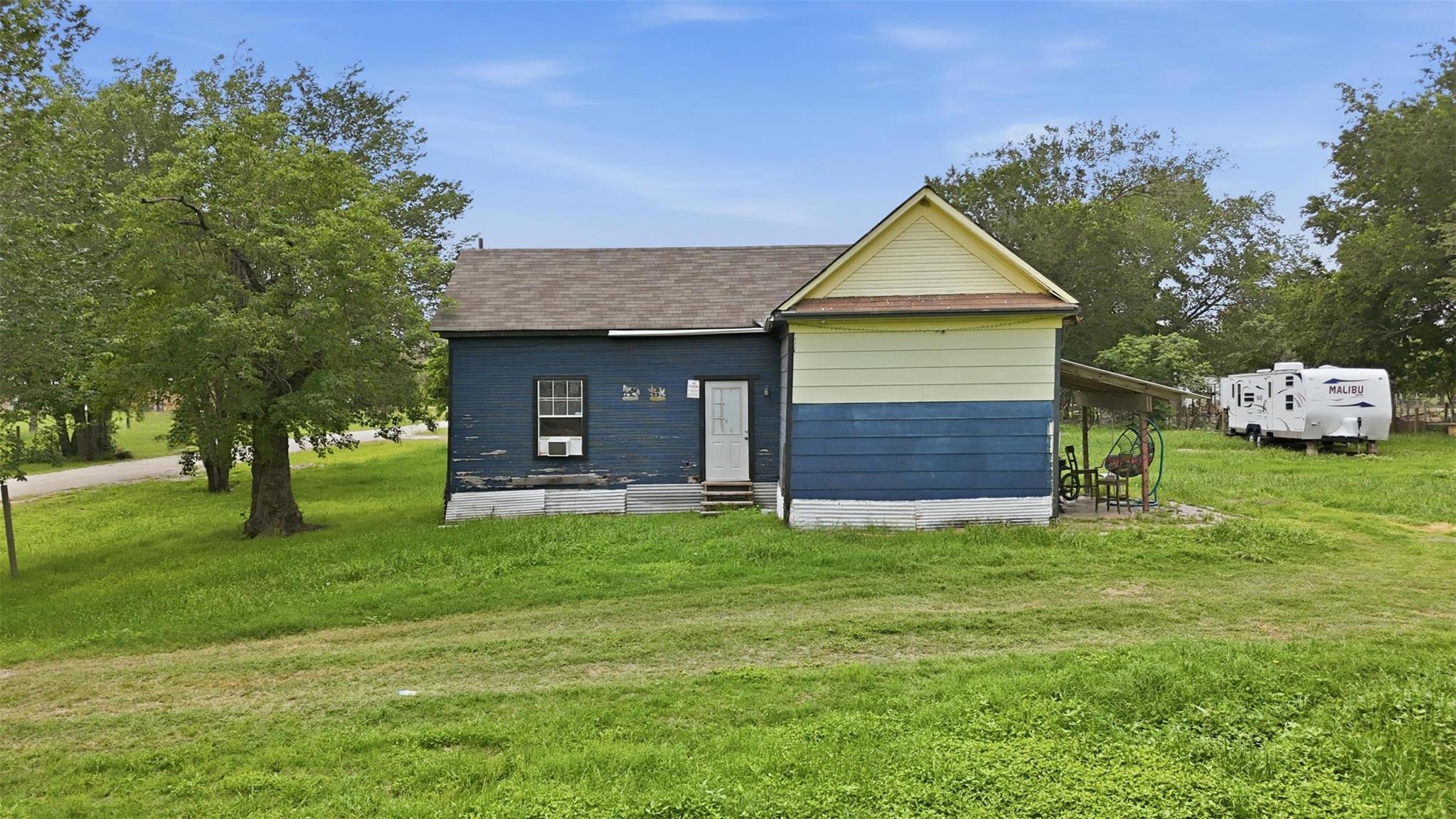 148 Brenham St Property Photo 34