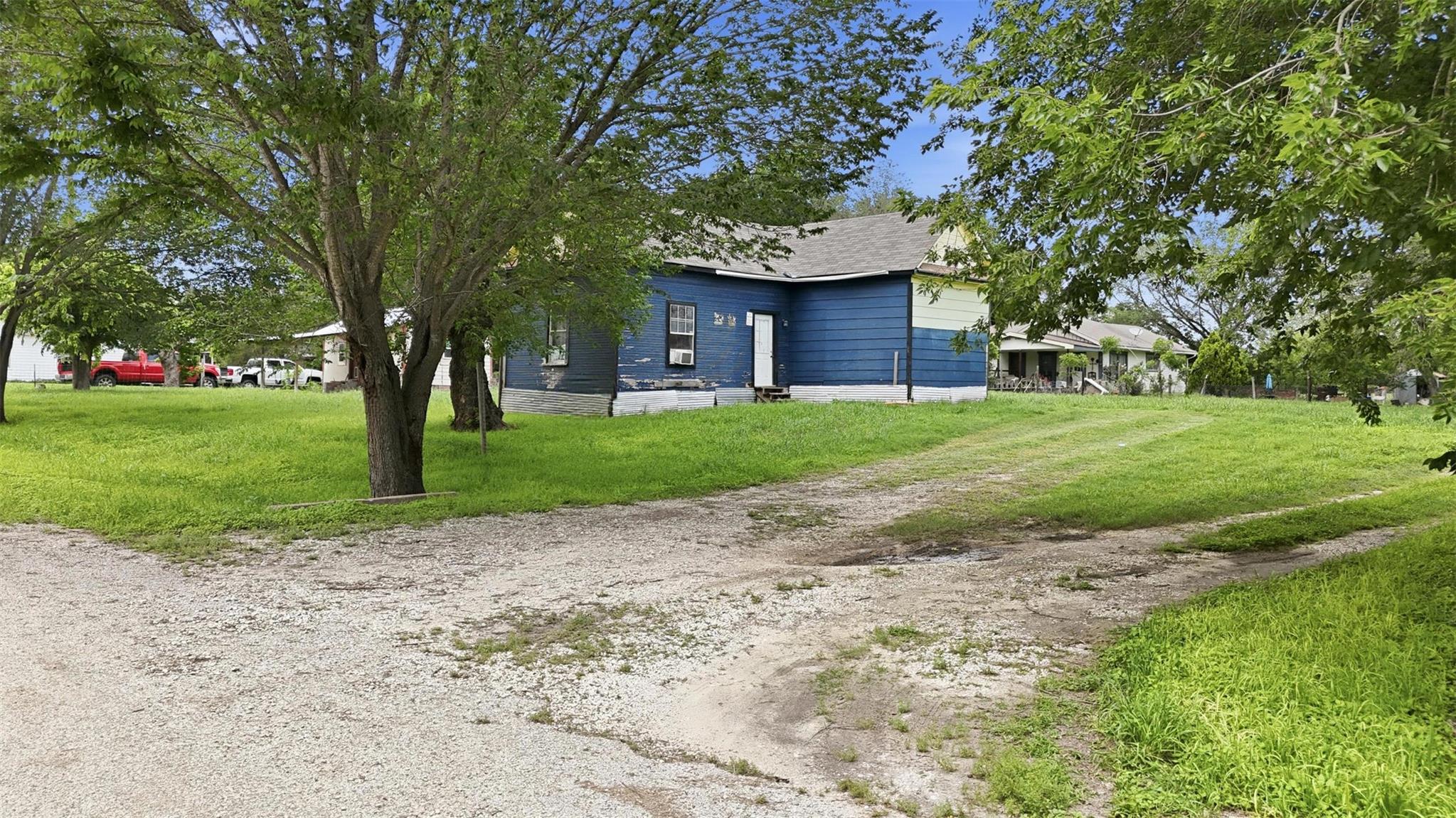 148 Brenham St Property Photo 35