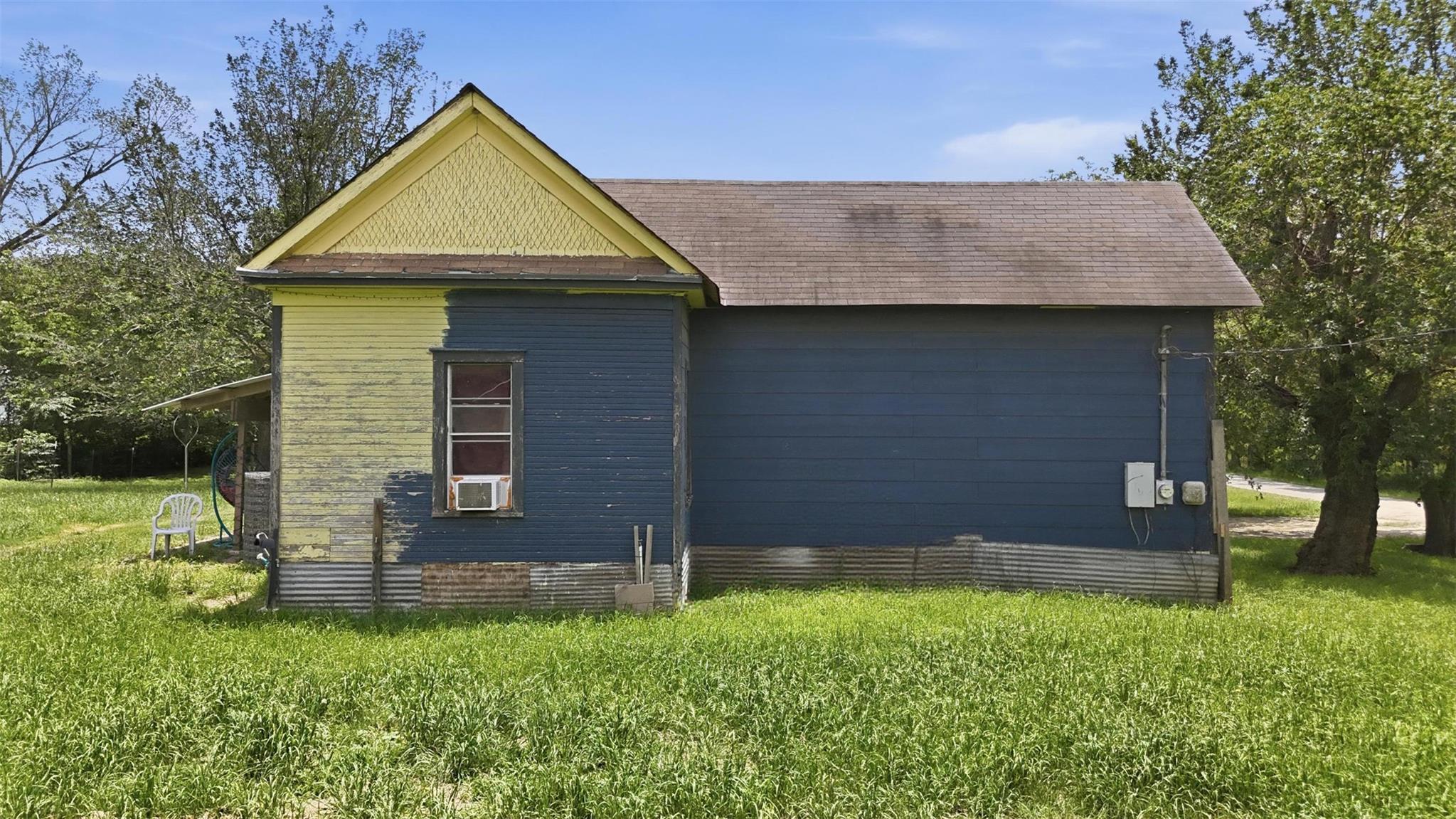 148 Brenham St Property Photo 37