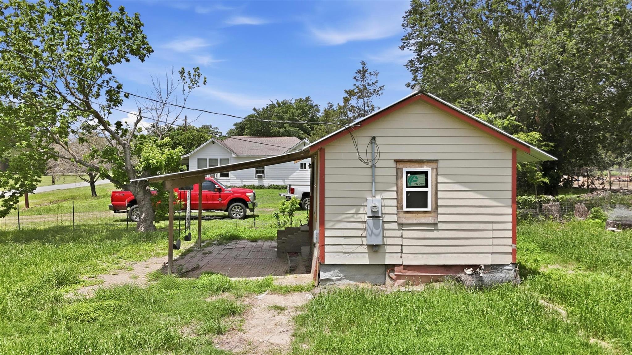 148 Brenham St Property Photo 38
