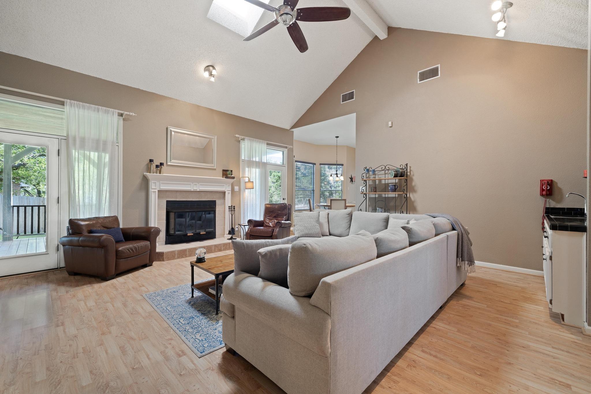 7303 Bluntleaf Cv Property Photo 5