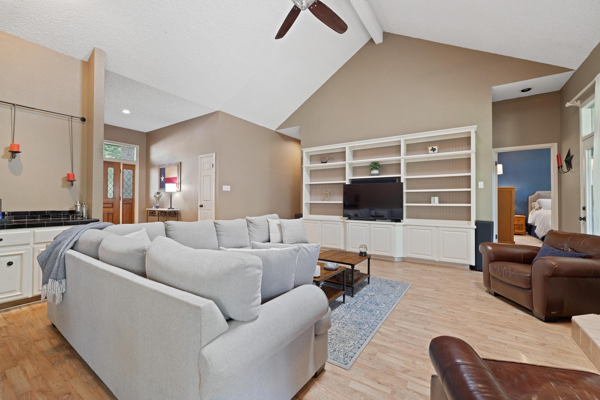 7303 Bluntleaf Cv Property Photo 7