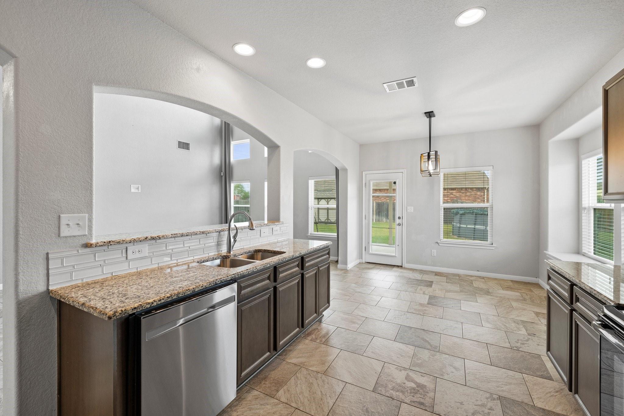 424 Hendelson Ln Property Photo 8