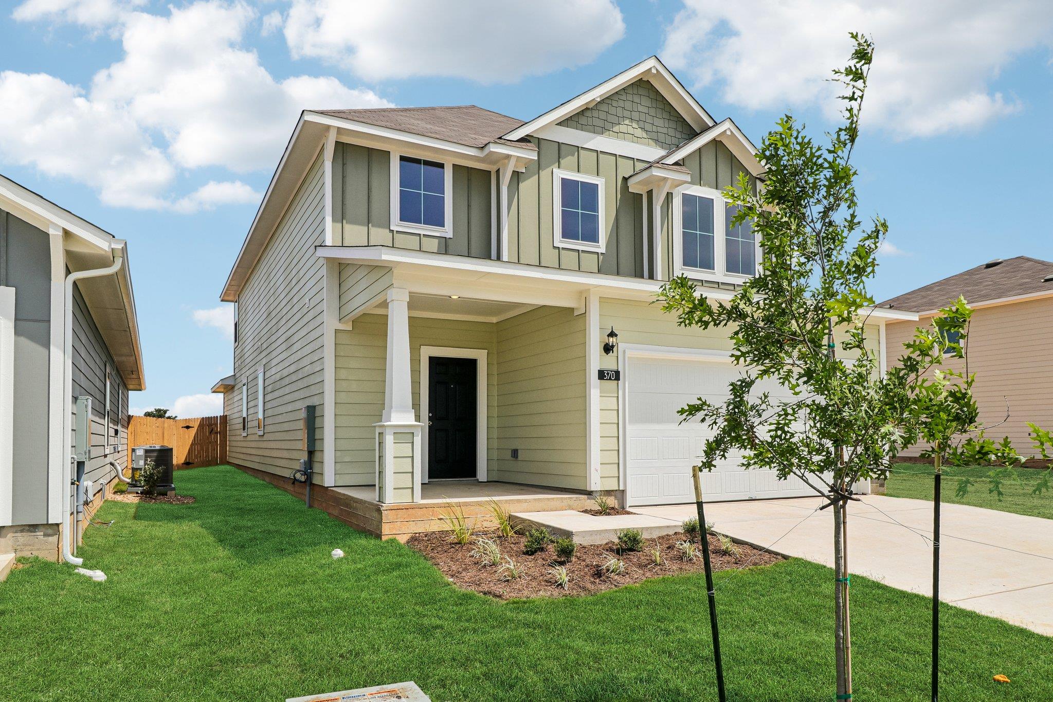 370 Golden Paint Trl Property Photo 2