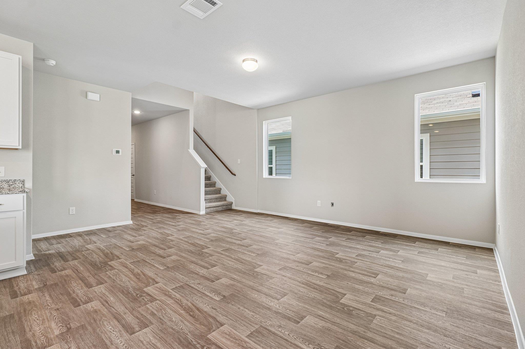 370 Golden Paint Trl Property Photo 8