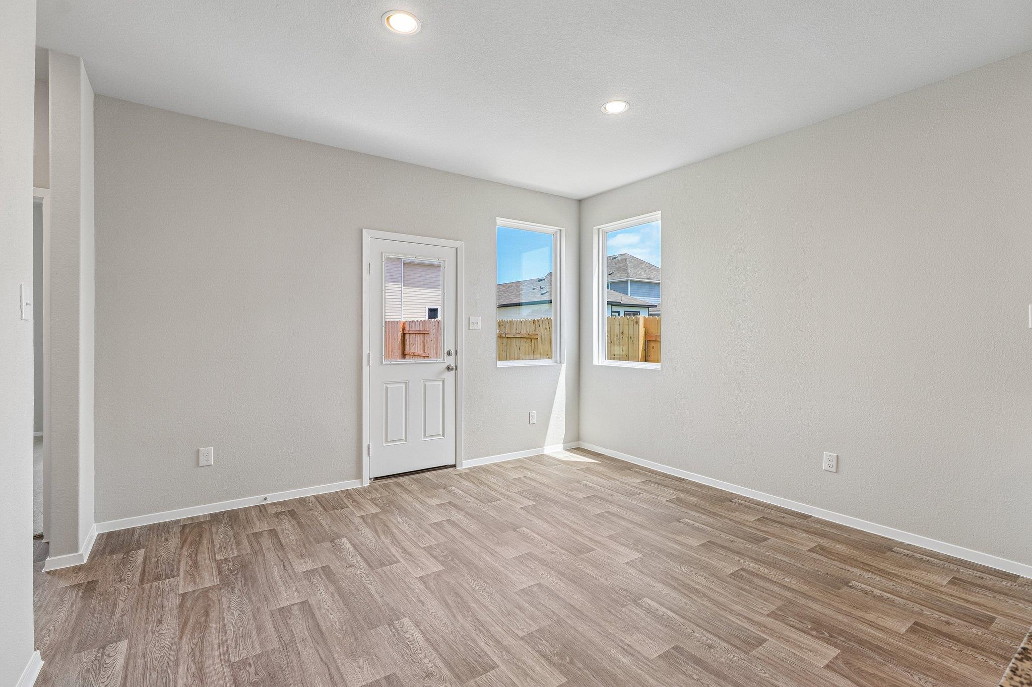 370 Golden Paint Trl Property Photo 10