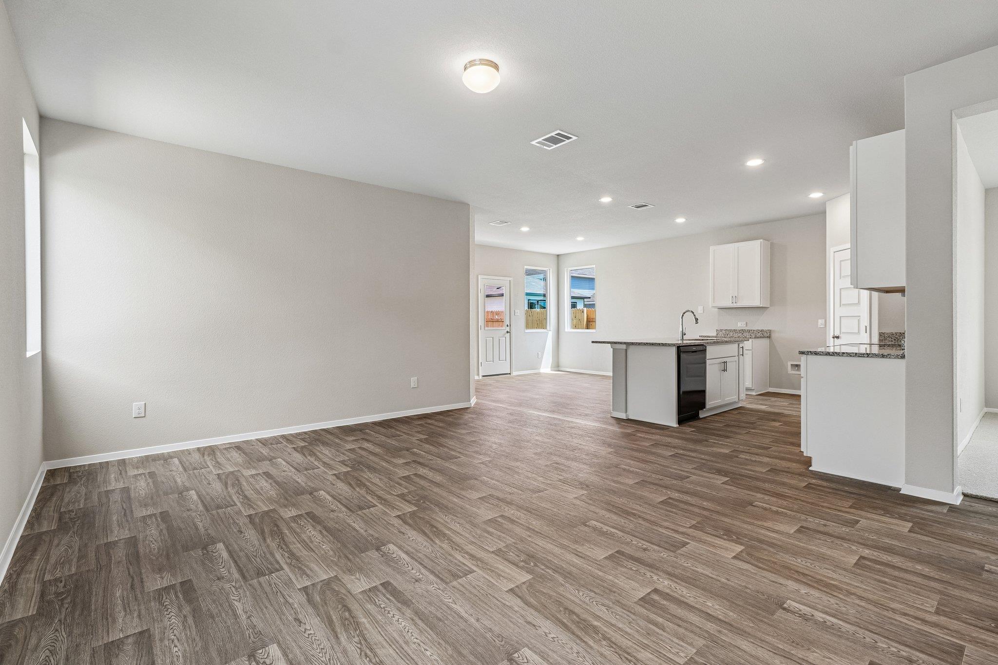 370 Golden Paint Trl Property Photo 11