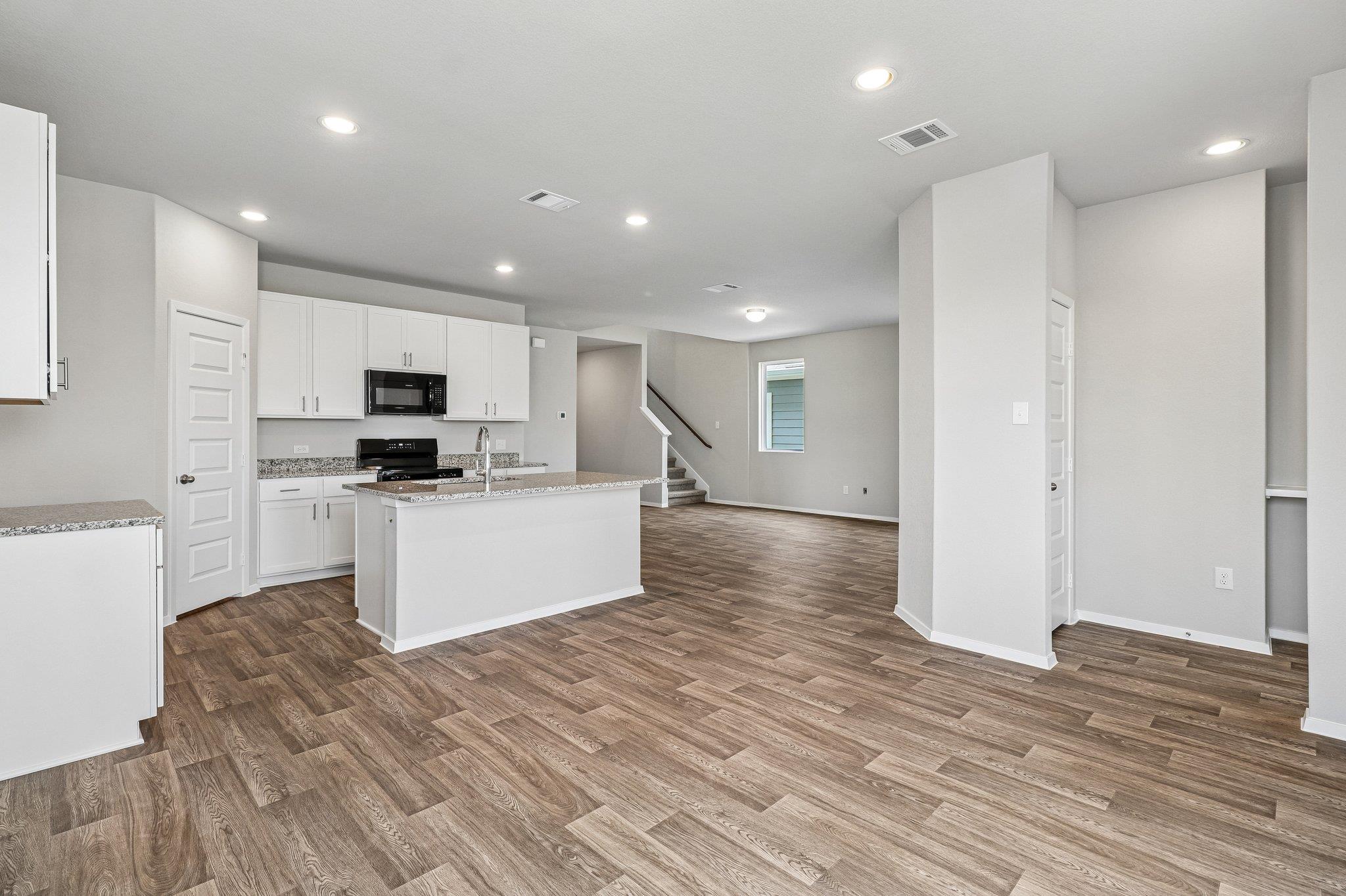 370 Golden Paint Trl Property Photo 12