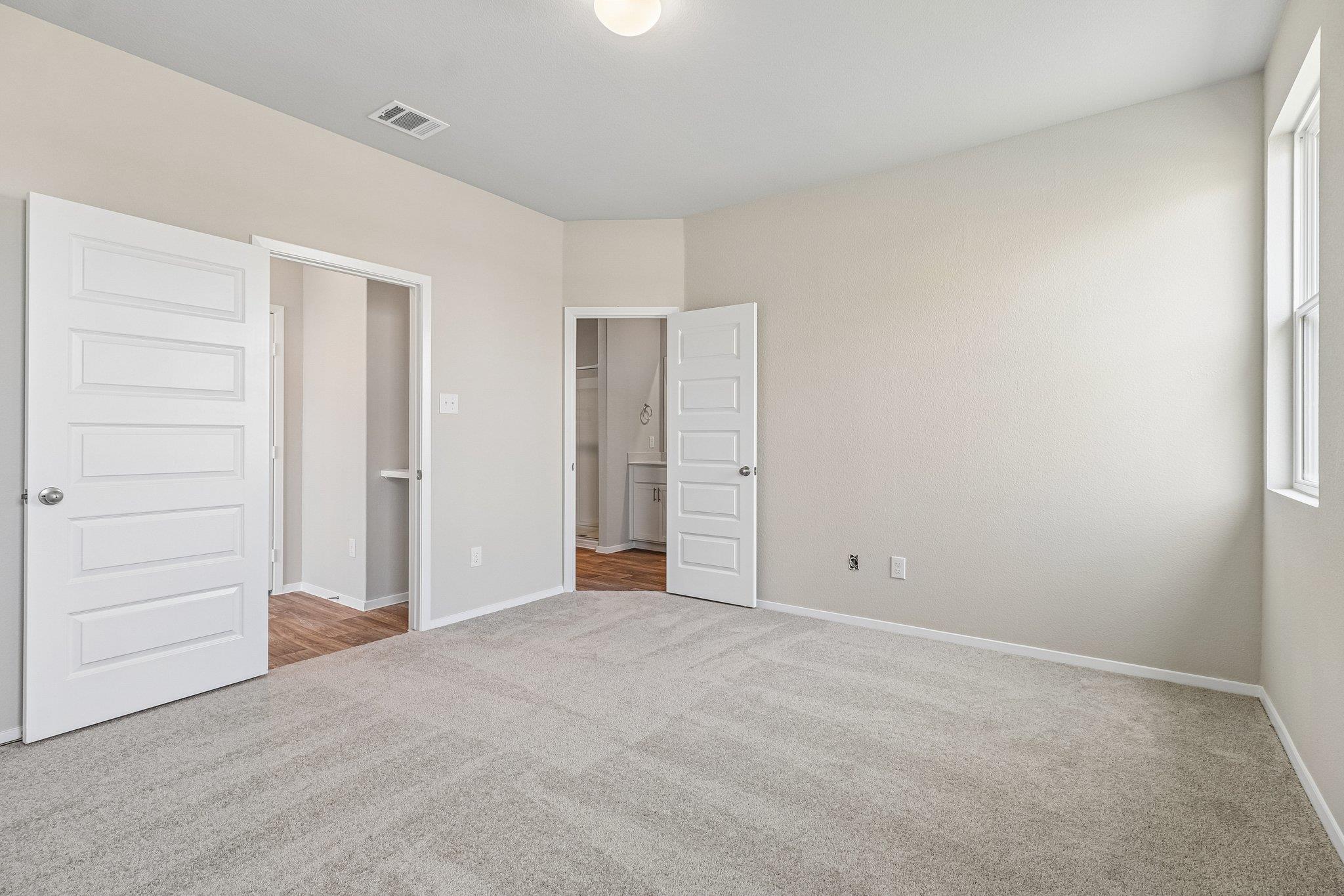 370 Golden Paint Trl Property Photo 16