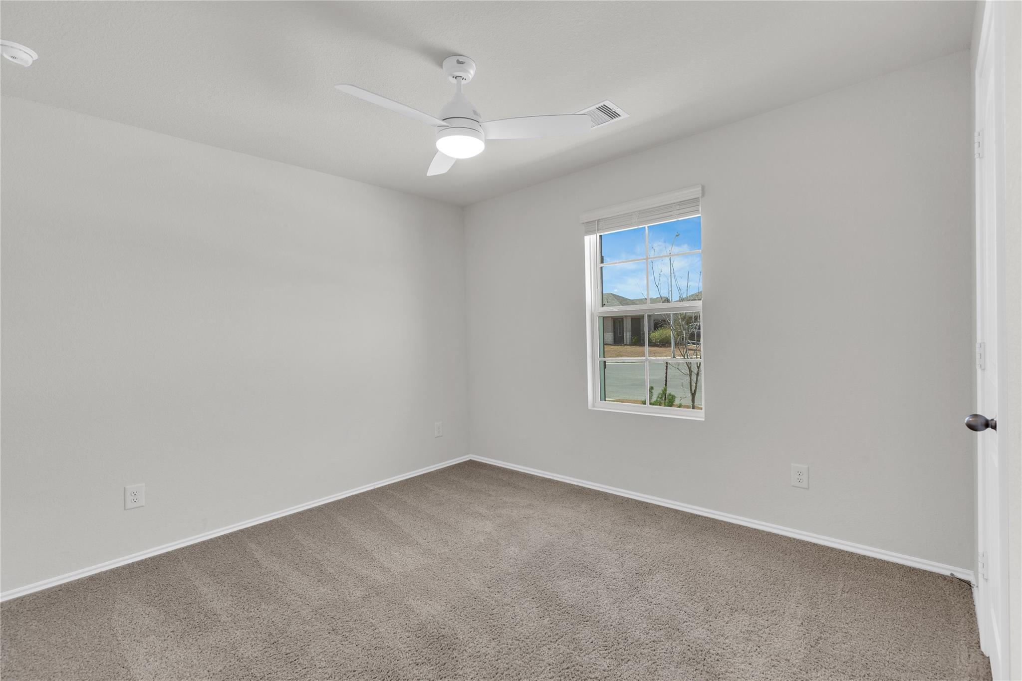 238 Sickle Loop Property Photo 5