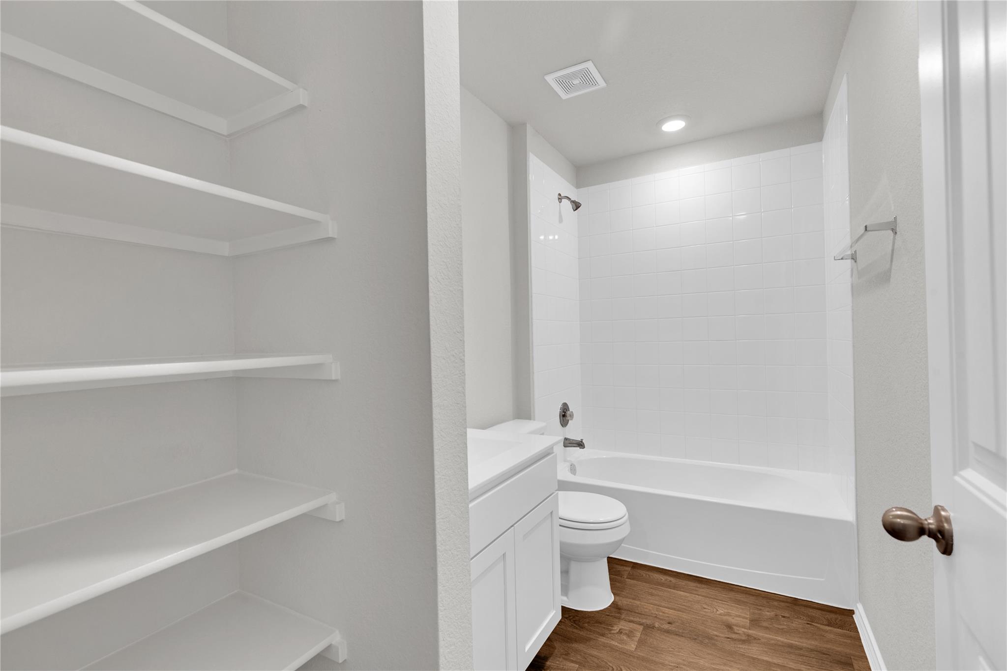 238 Sickle Loop Property Photo 7