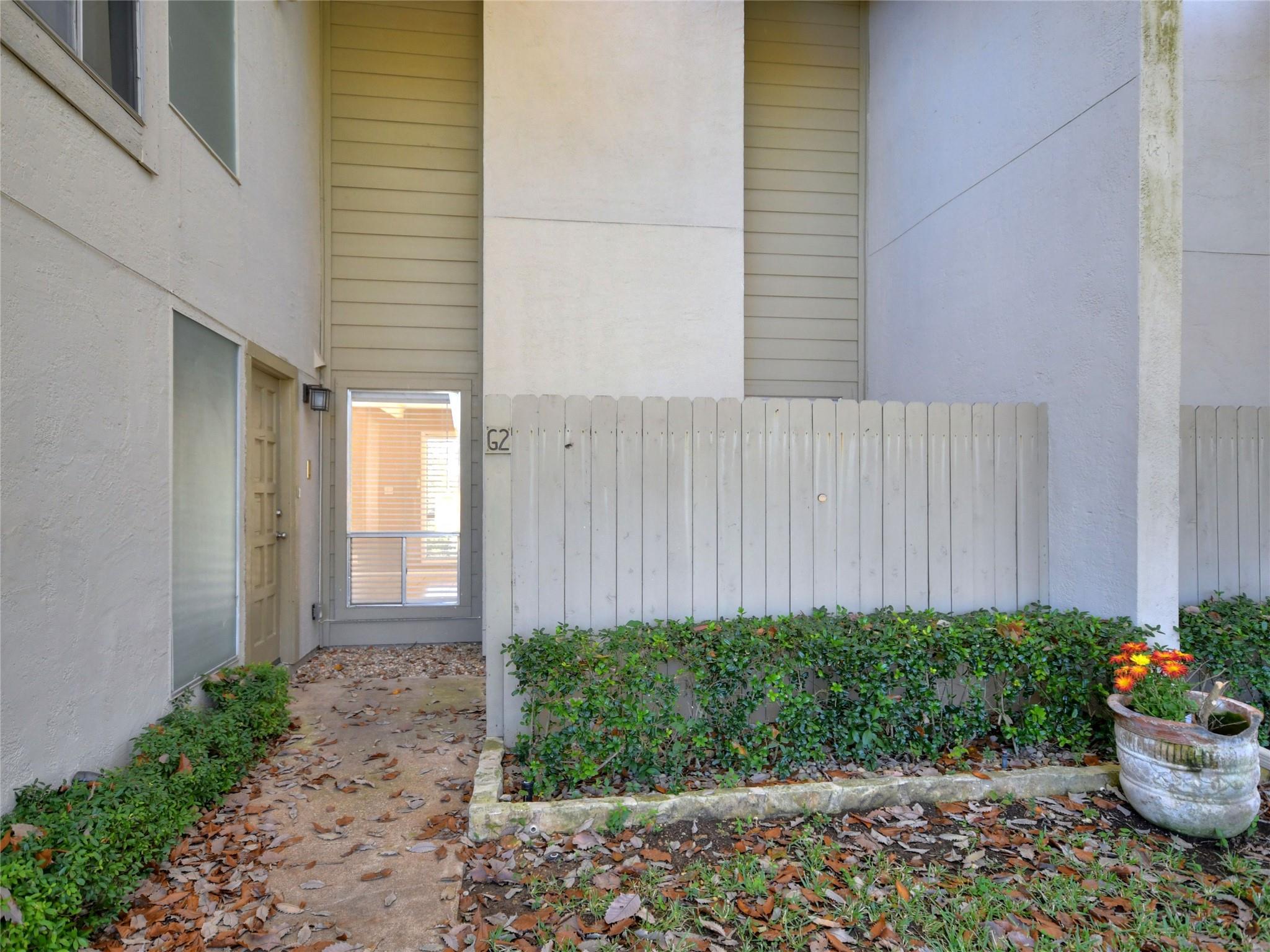 100 Lido Cir #g2 Property Photo 4