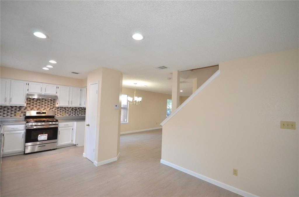 13903 Lothian Dr Property Photo 6