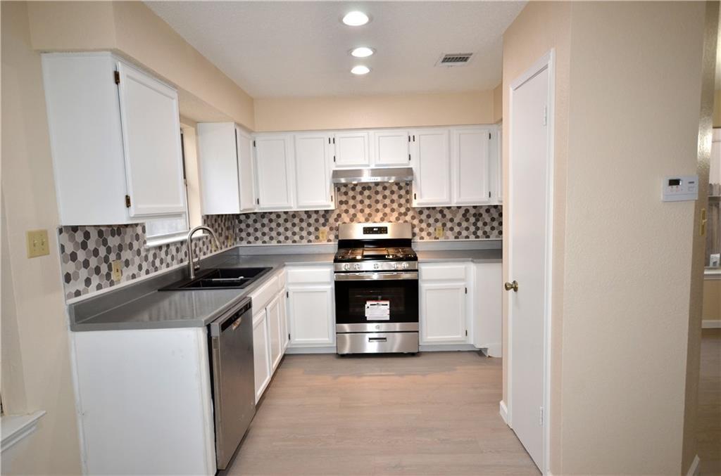 13903 Lothian Dr Property Photo 7