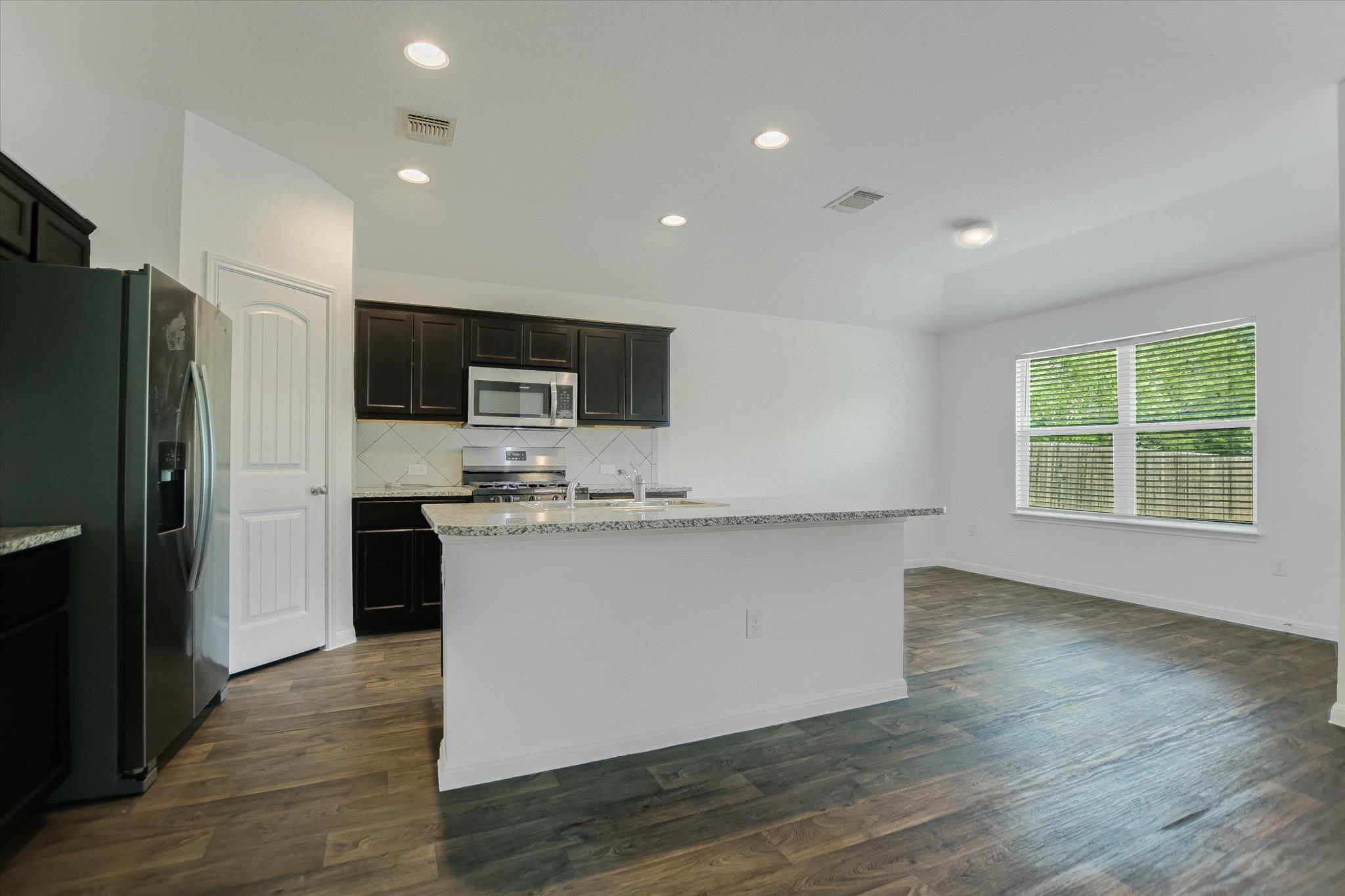2216 Dickinson Ter Property Photo 12