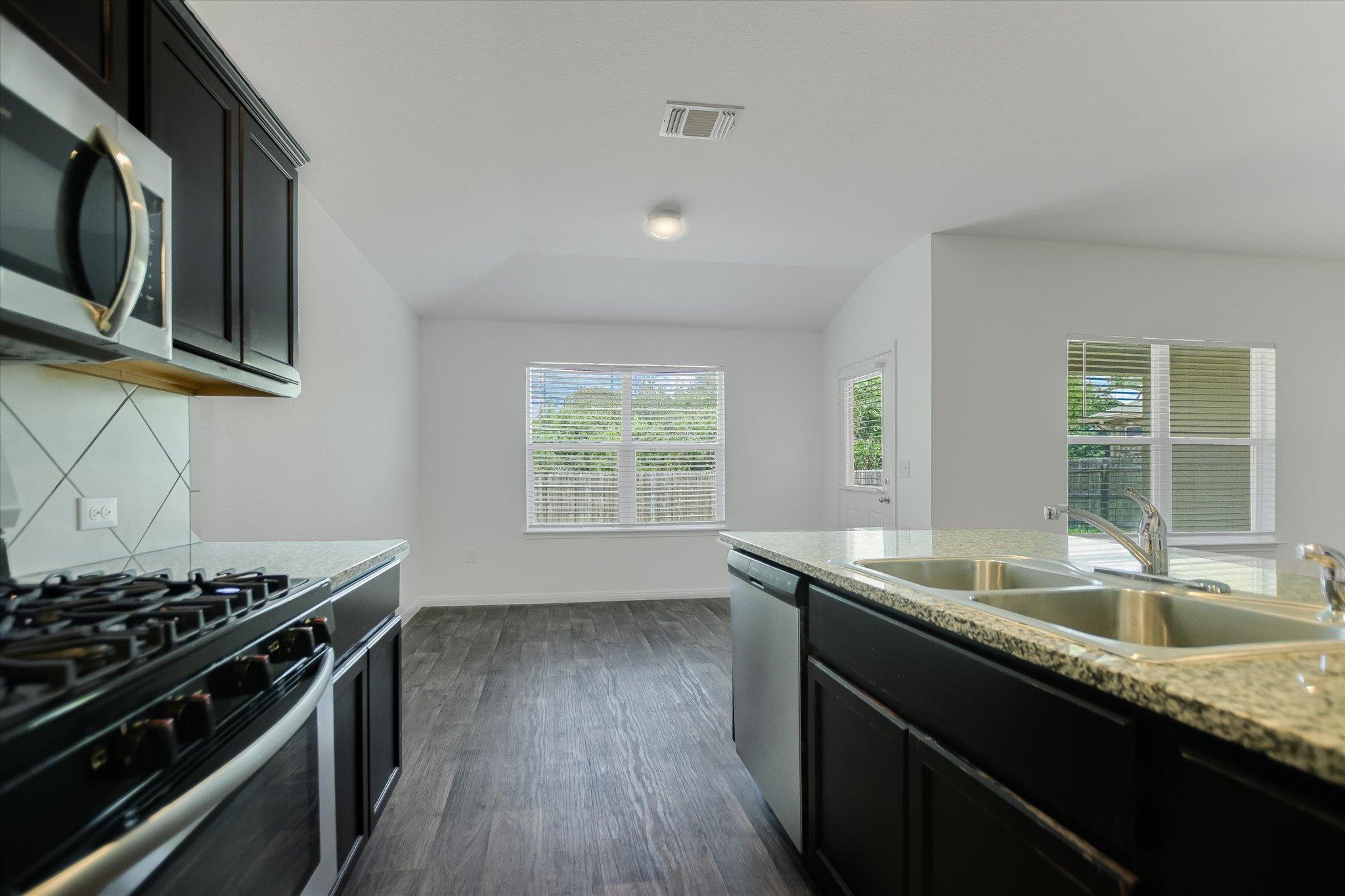 2216 Dickinson Ter Property Photo 13
