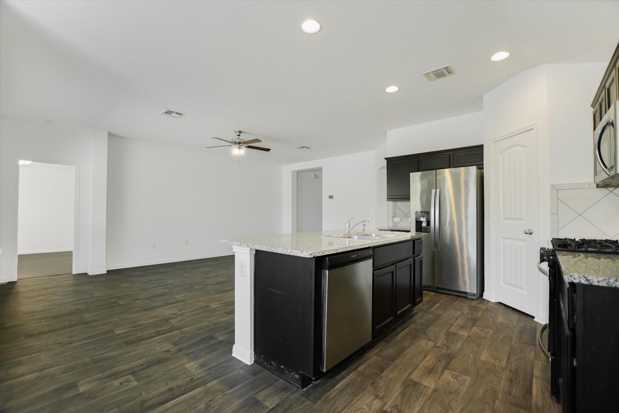 2216 Dickinson Ter Property Photo 14