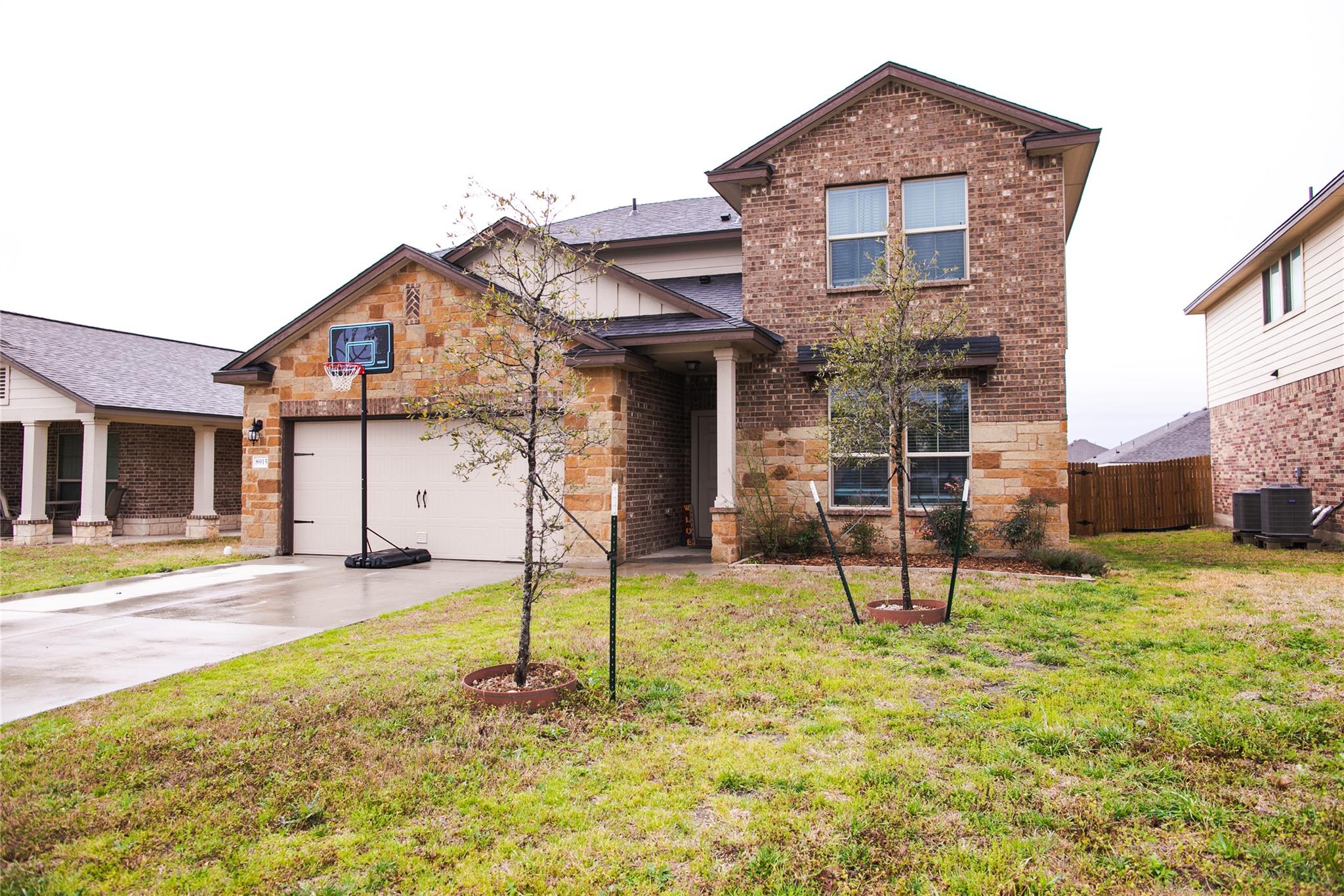 8915 Stonehollow Dr Property Photo