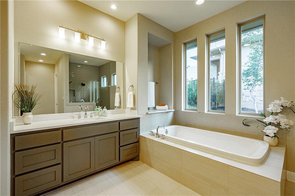 511 Woodside Ter Property Photo 10
