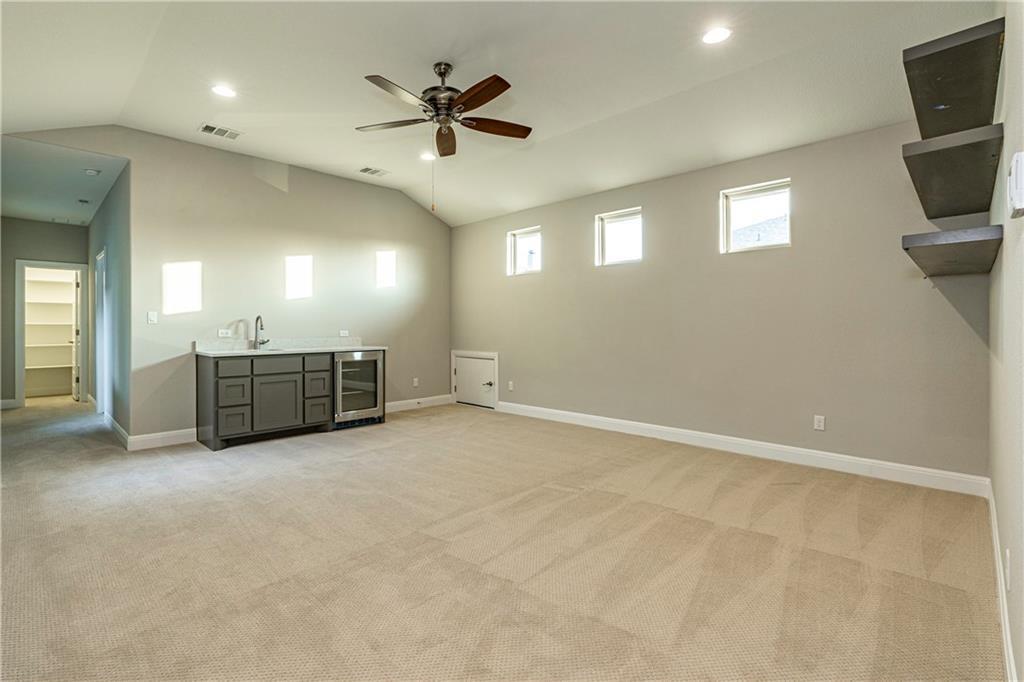 511 Woodside Ter Property Photo 12