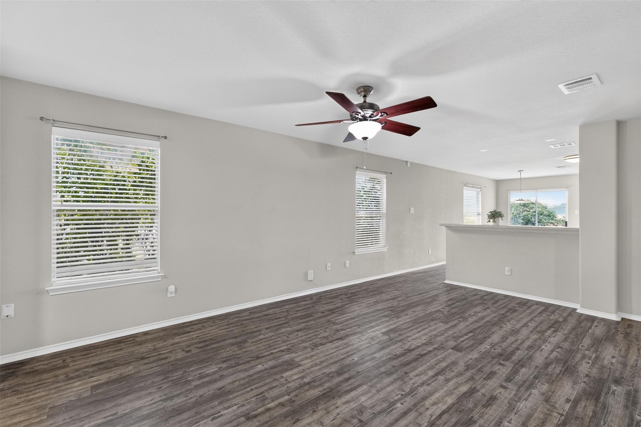 313 Wimberley St Property Photo 7