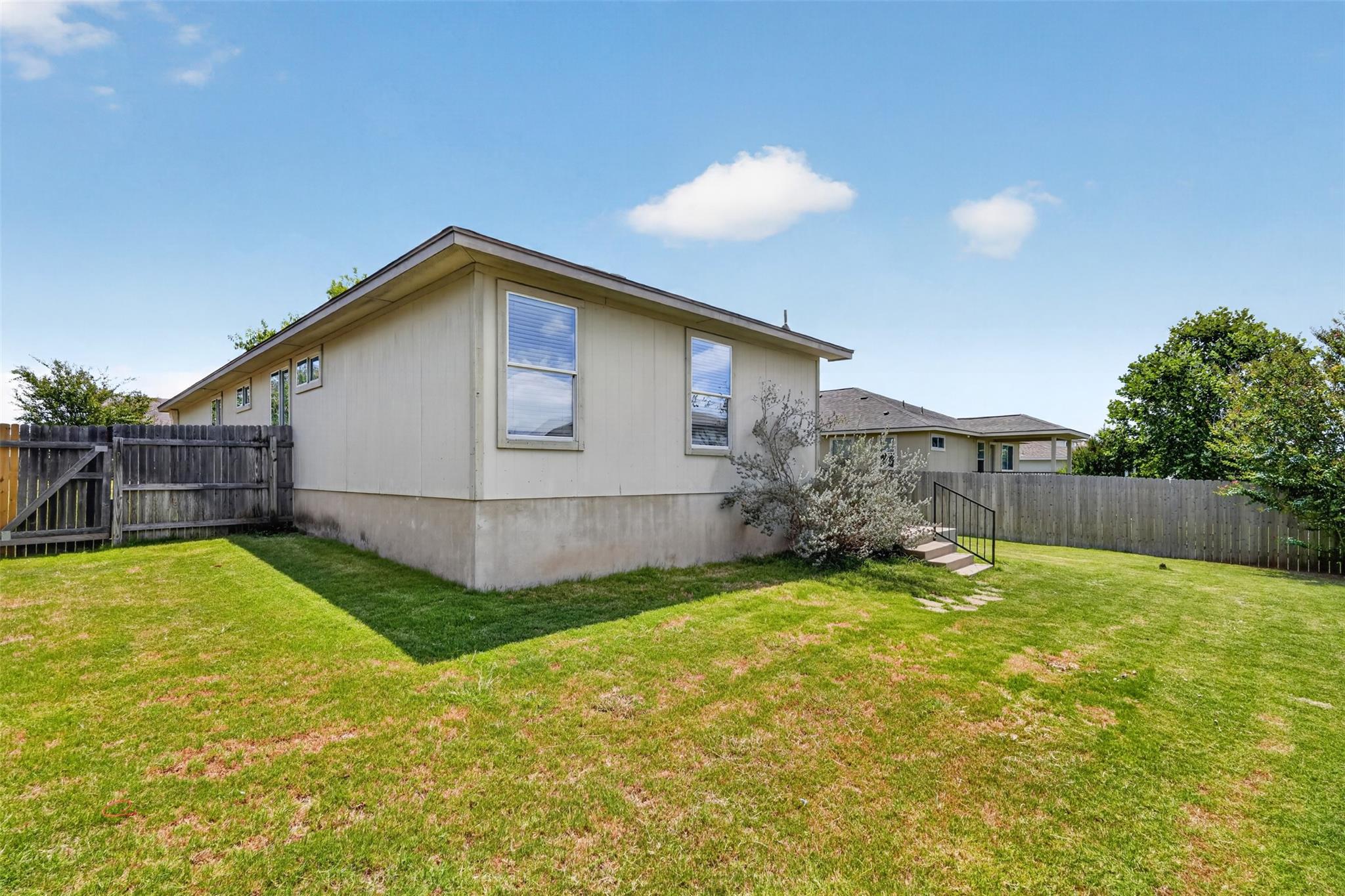 313 Wimberley St Property Photo 30