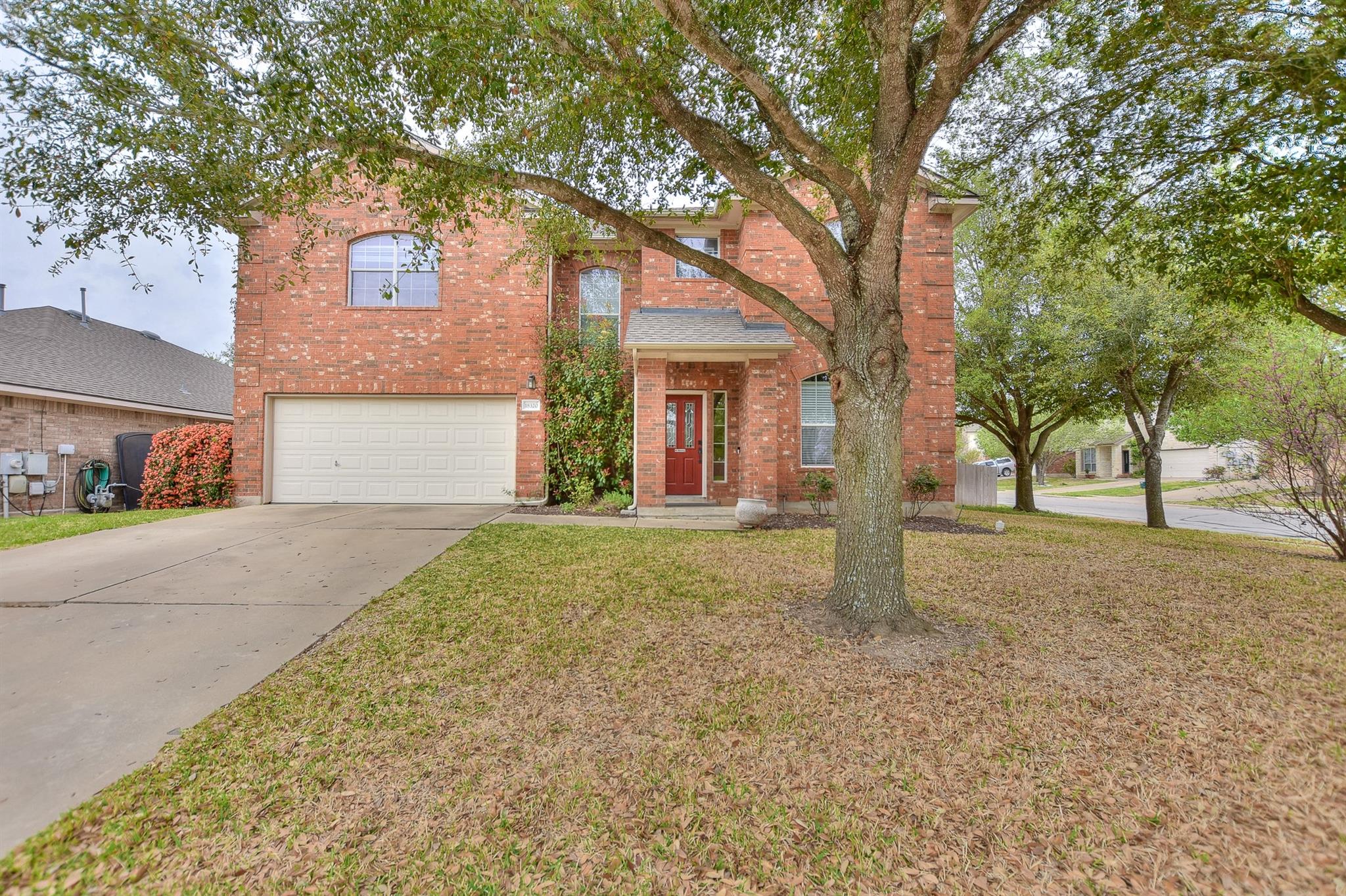 18320 Lake Edge Ct Property Photo 1
