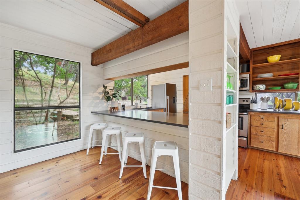 1002 Jousting Pl Property Photo 6