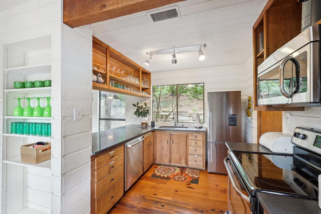 1002 Jousting Pl Property Photo 10