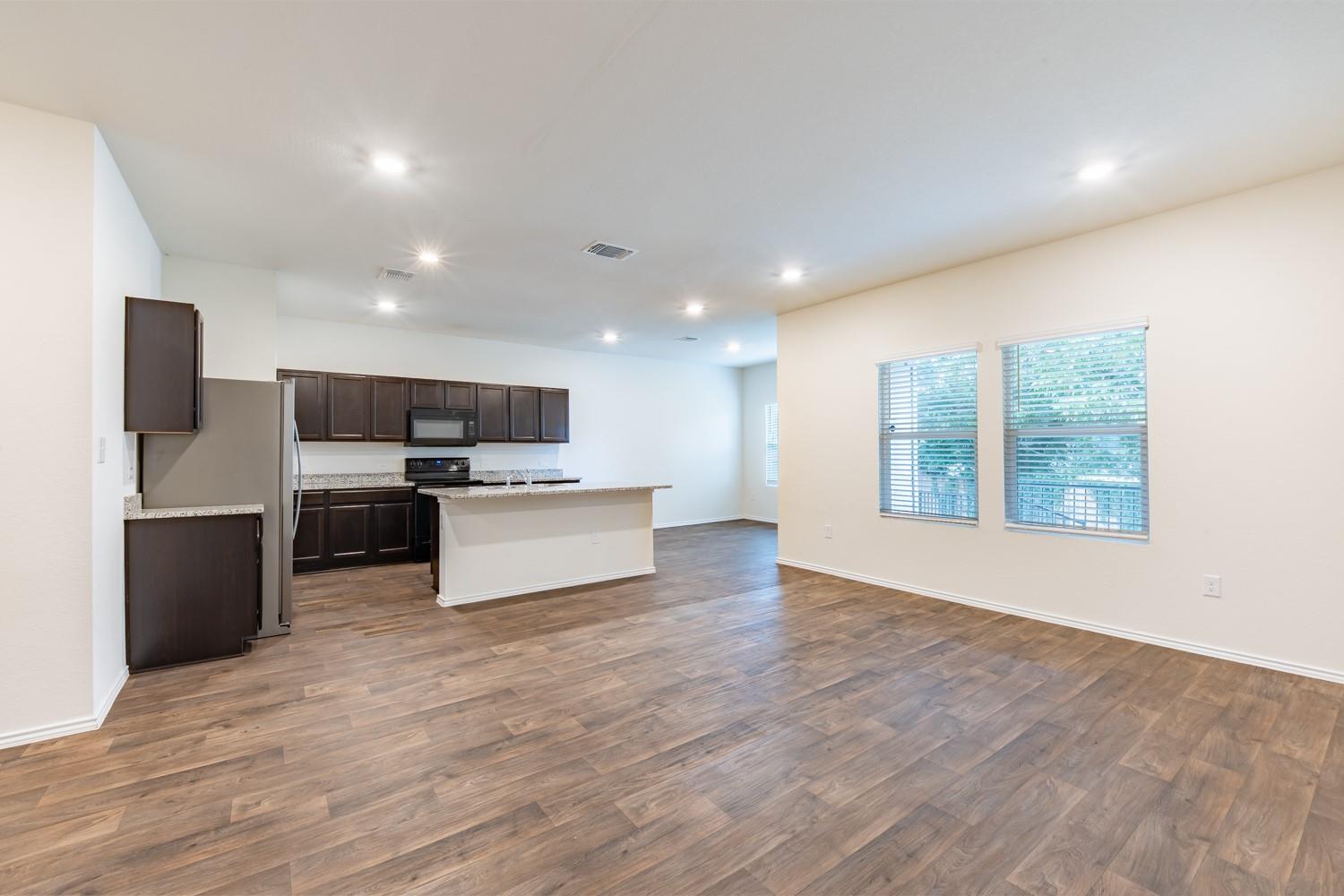 14500 Fitzgibbon Dr Property Photo 3