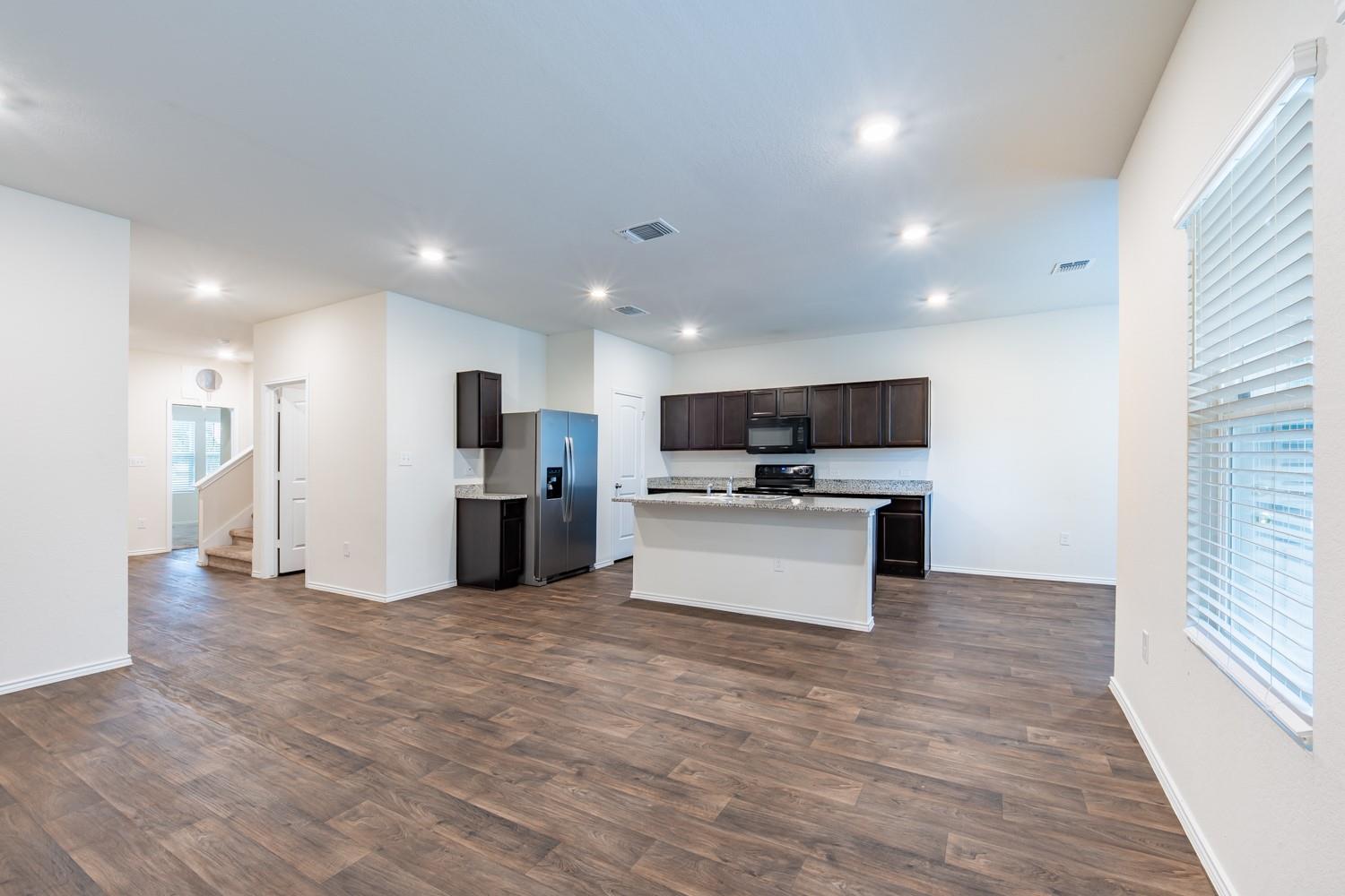 14500 Fitzgibbon Dr Property Photo 4