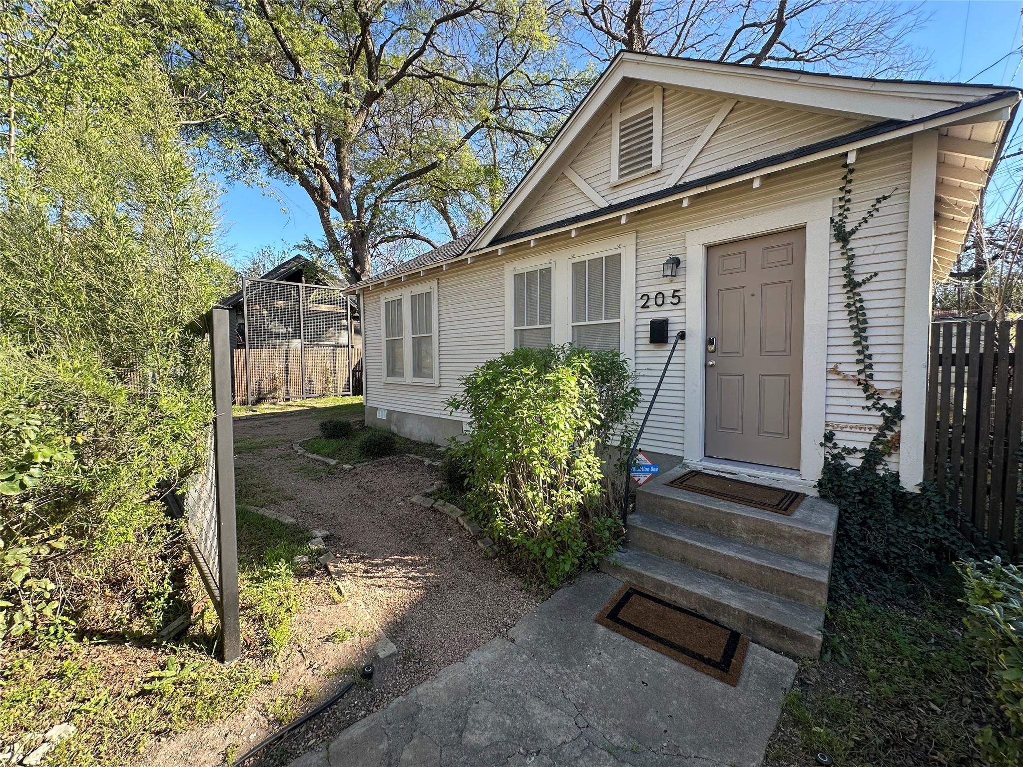 205 W Annie St Property Photo