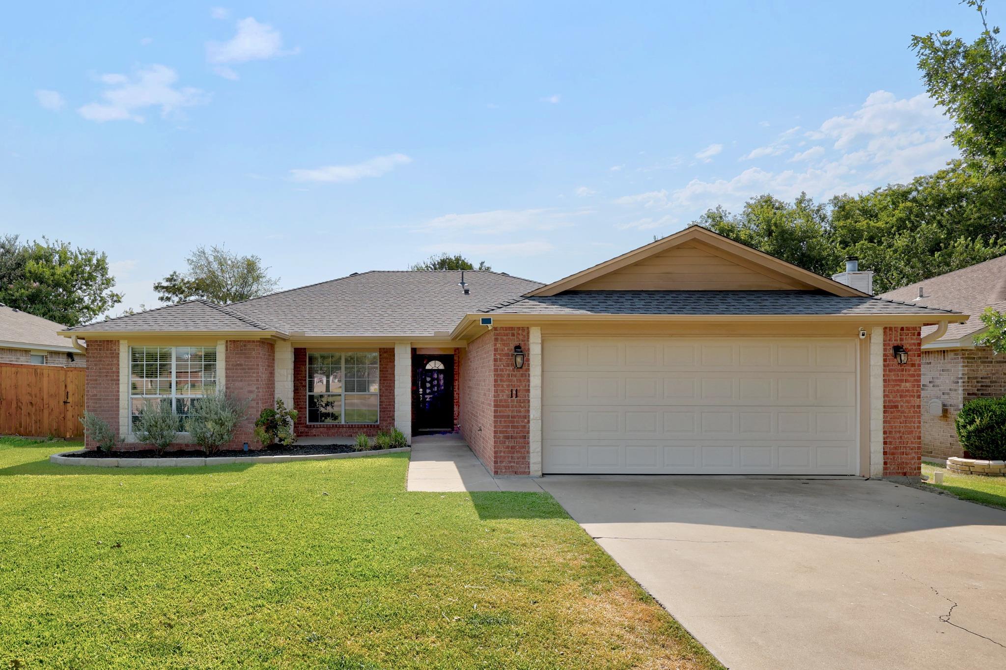 11 Burnham Dr Property Photo 3