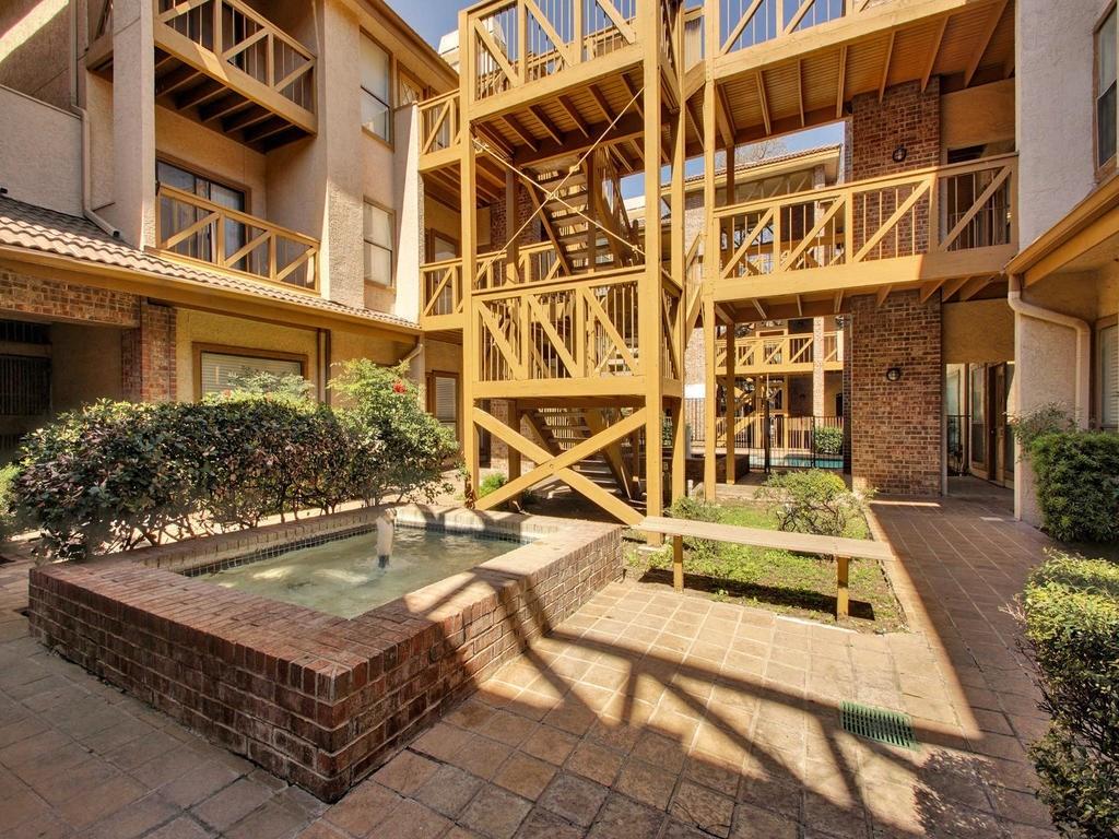 806 W 24th St #216 Property Photo 1