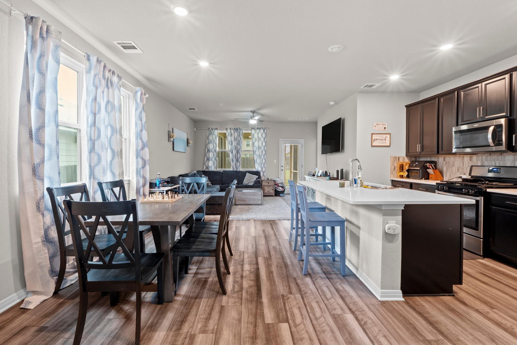 520 Longmount Cv Property Photo 6