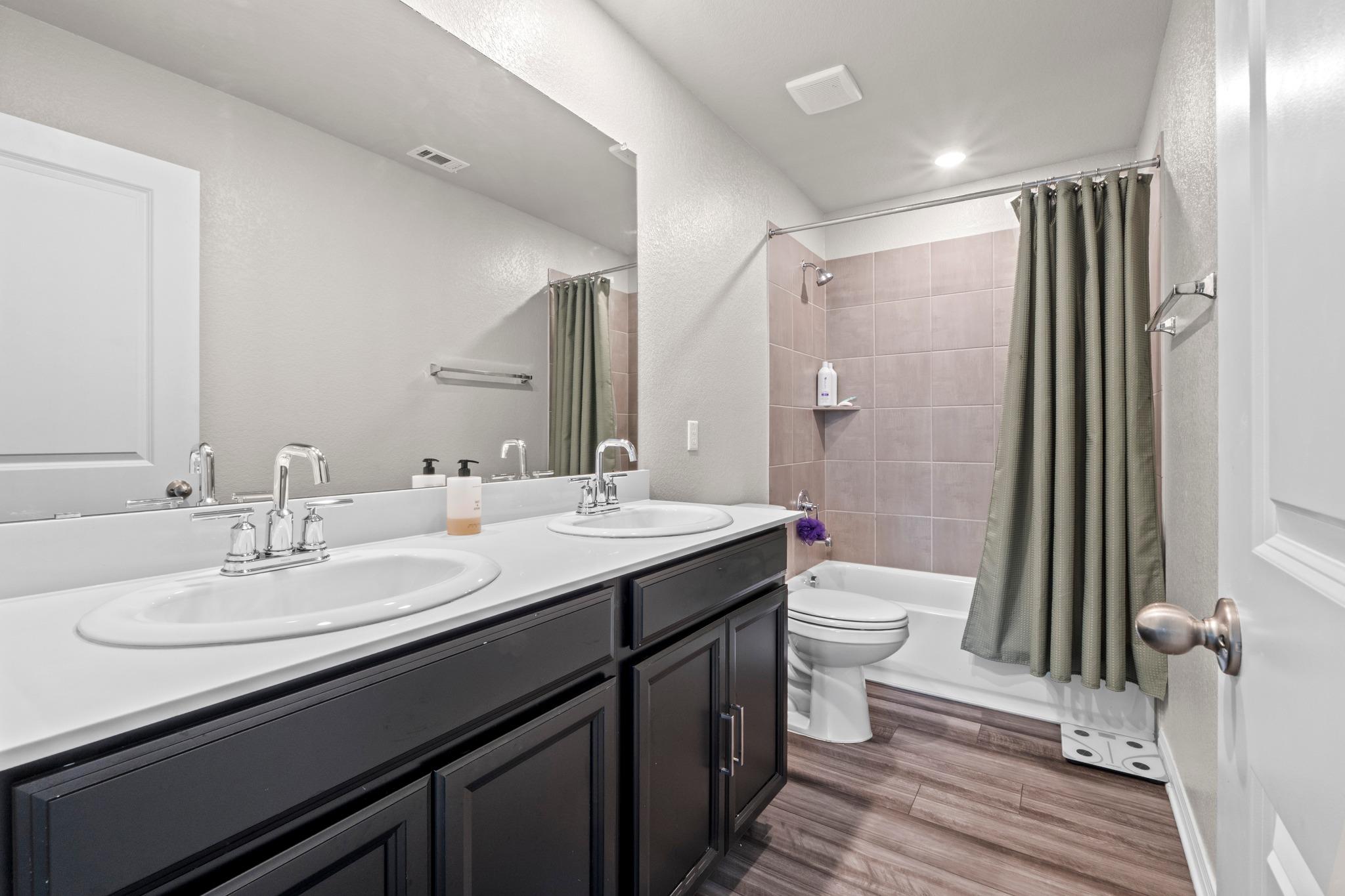 520 Longmount Cv Property Photo 29