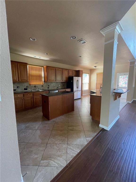 704 S Frontier Ln Property Photo 10