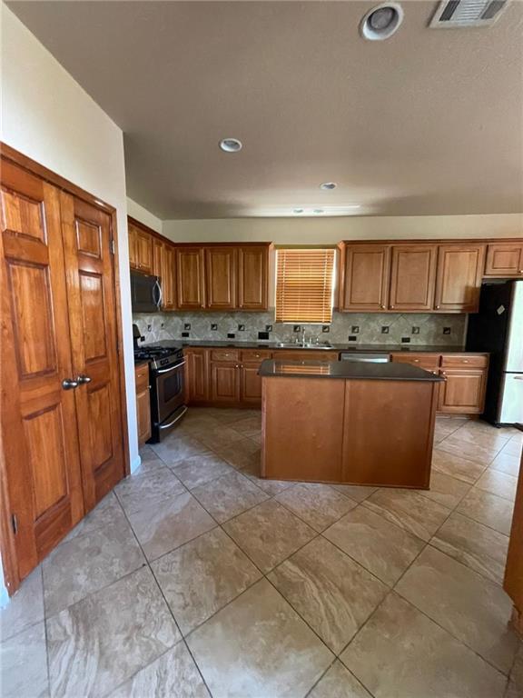 704 S Frontier Ln Property Photo 12