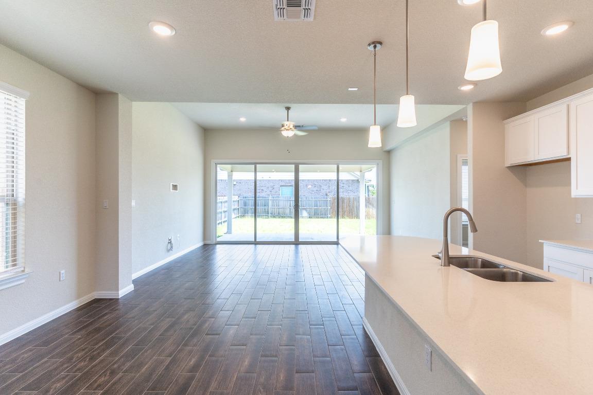 6802 Pleasanton Pkwy Property Photo 3