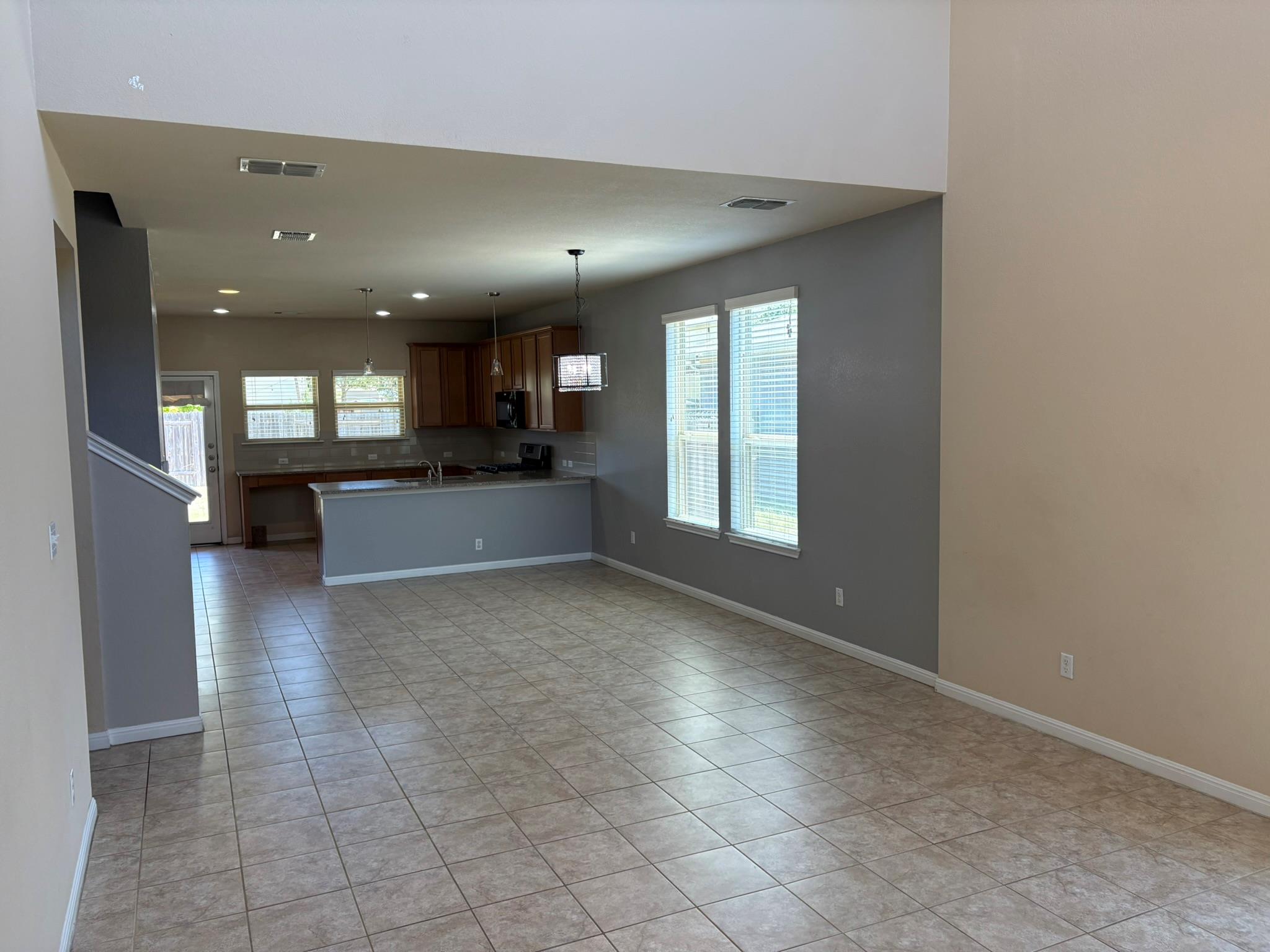 8113 Rosano St Property Photo 5