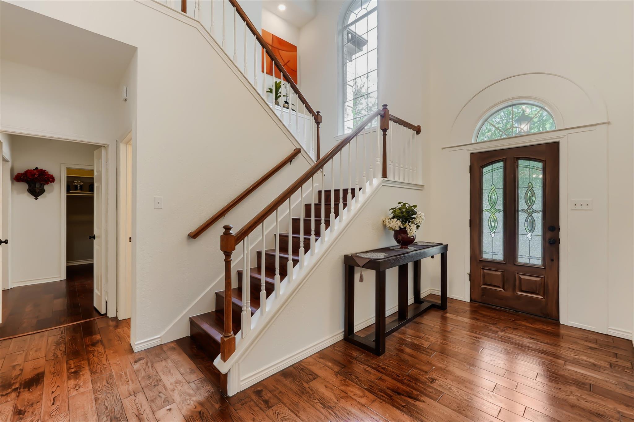 1918 Lakeway Blvd Property Photo 2