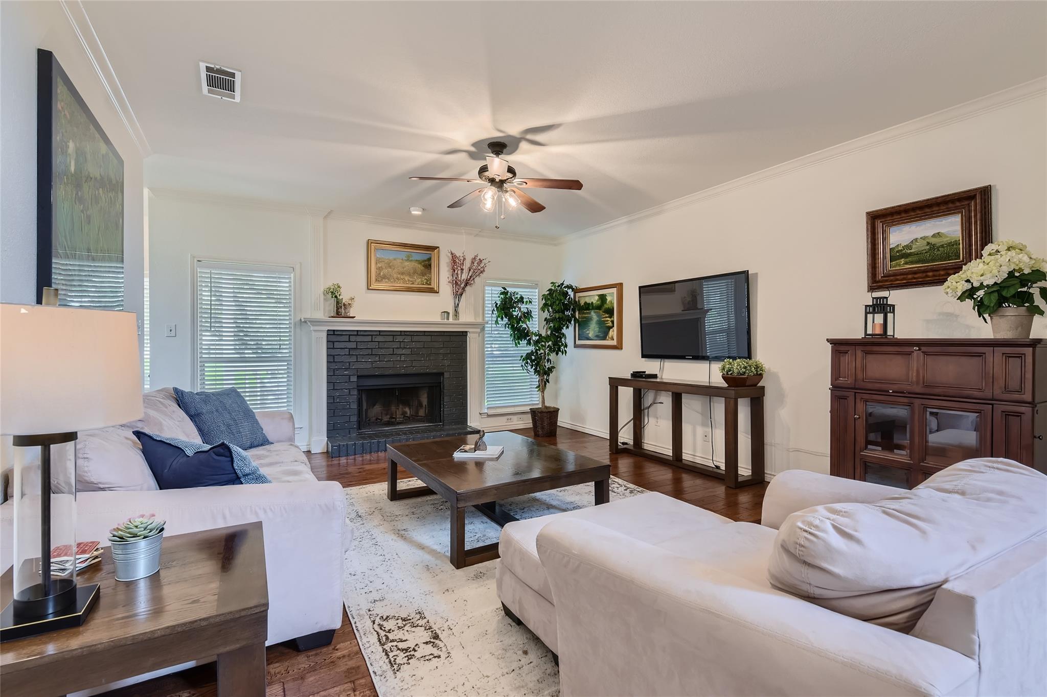 1918 Lakeway Blvd Property Photo 3