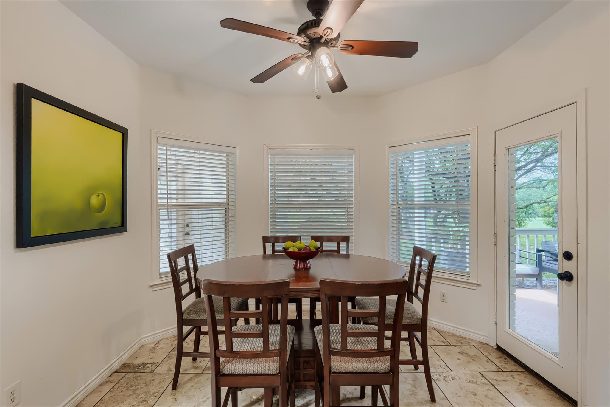 1918 Lakeway Blvd Property Photo 9