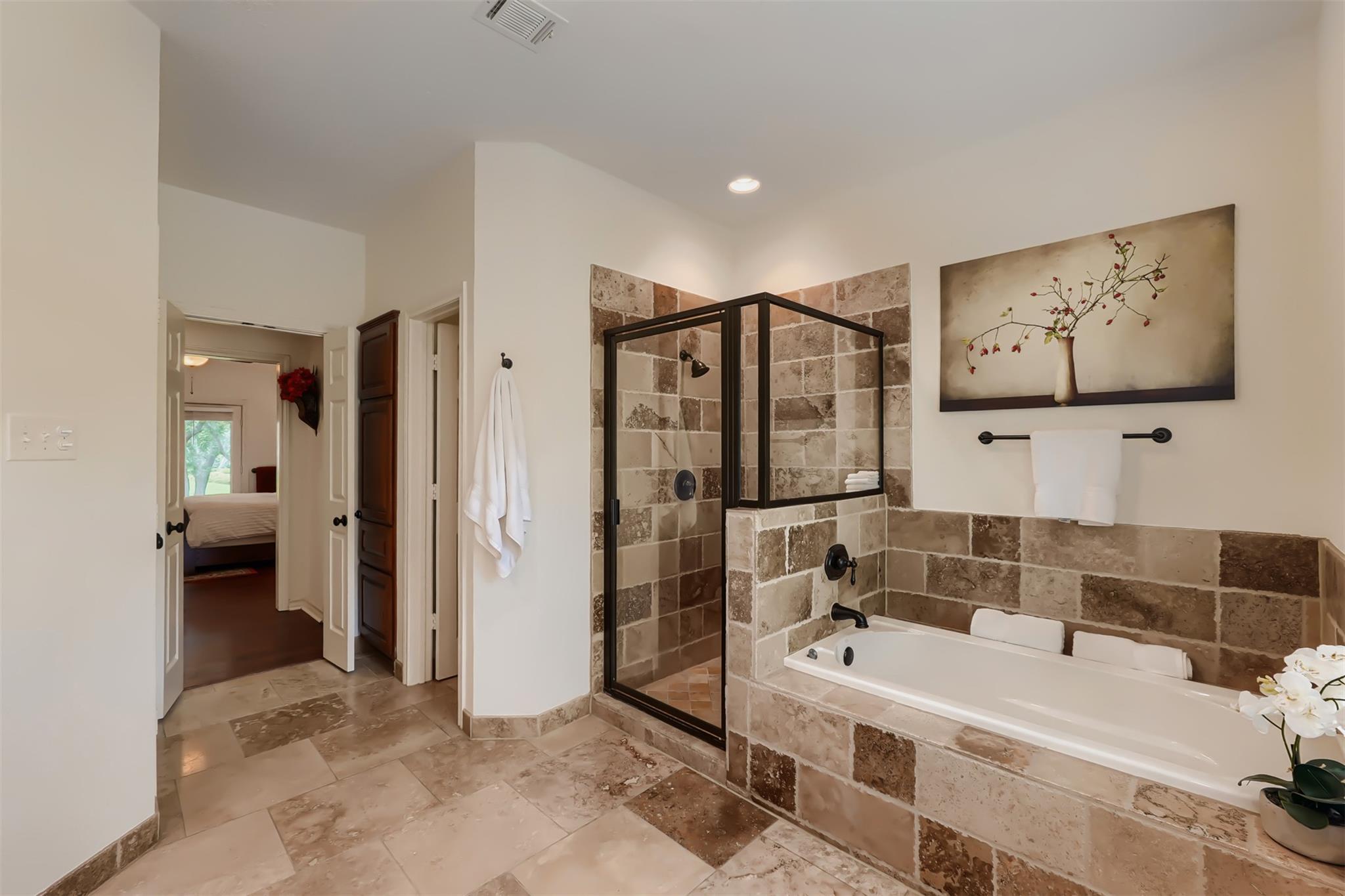 1918 Lakeway Blvd Property Photo 16