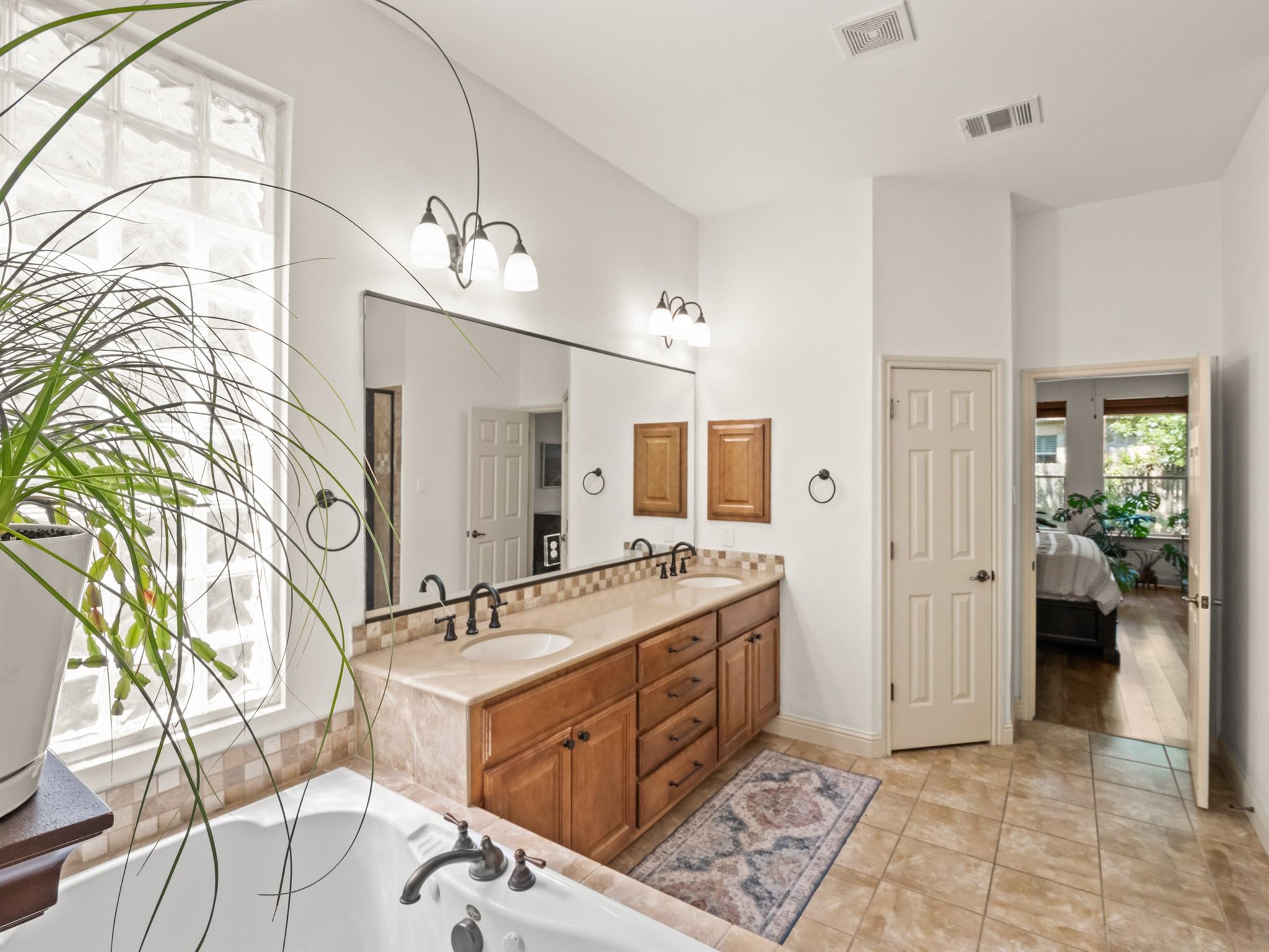 11400 Archstone Dr Property Photo 10