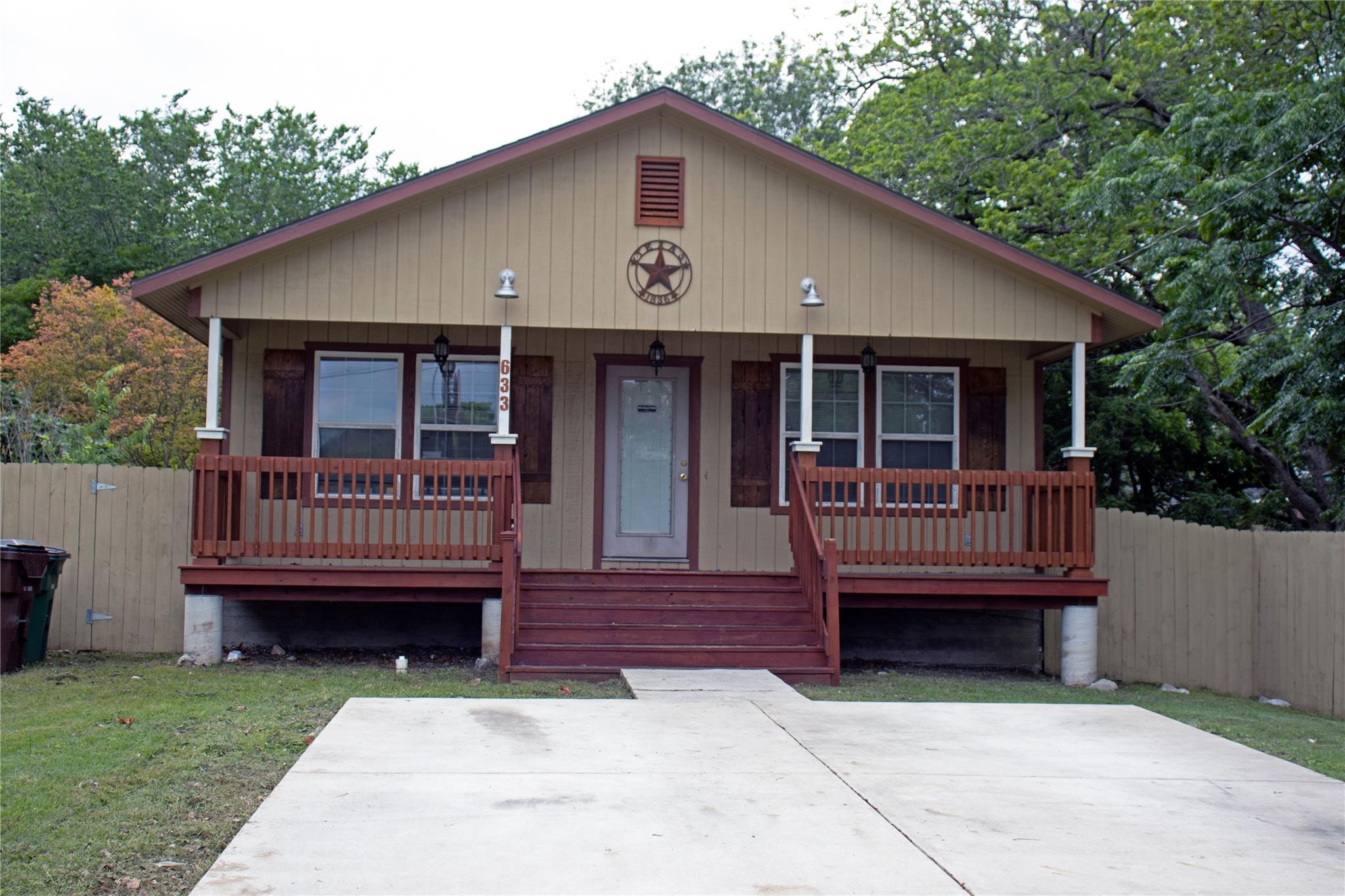 633 S Commerce St Property Photo