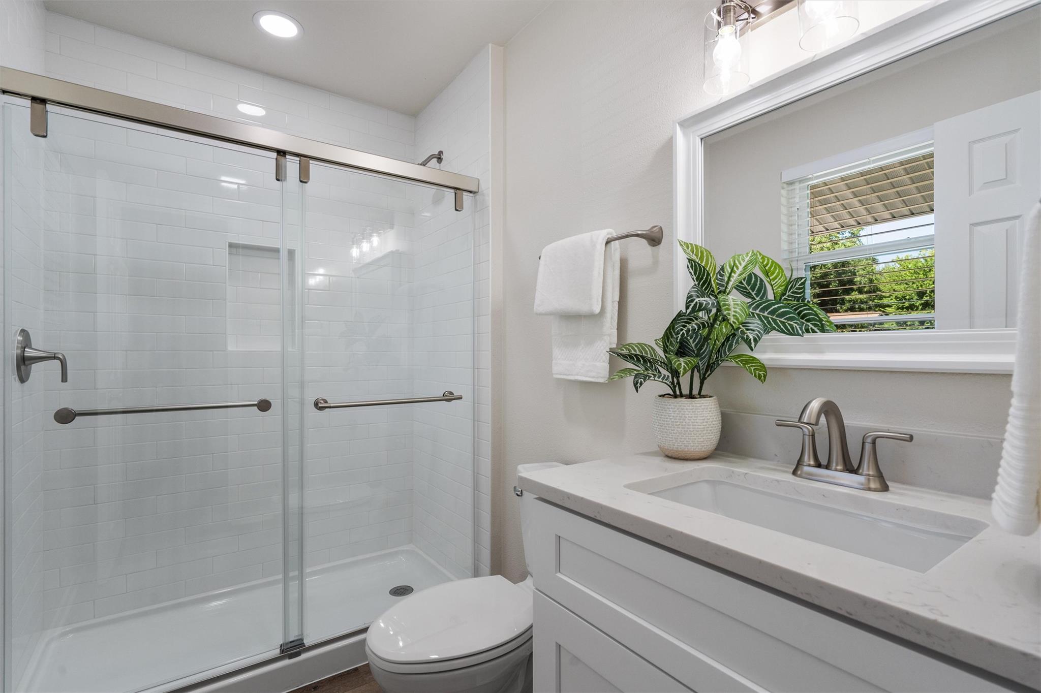 8303 Briarwood Ln Property Photo 6