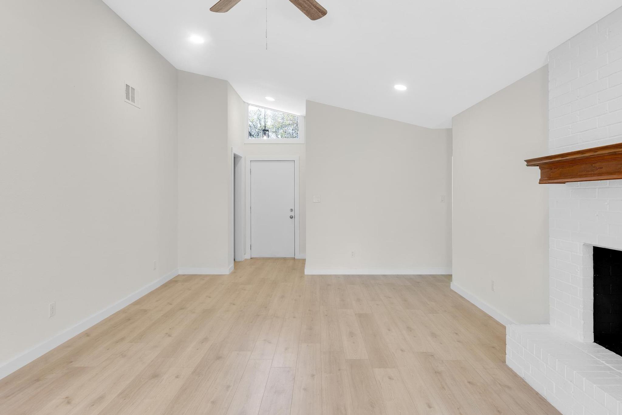 1005 Bowie St Property Photo 2