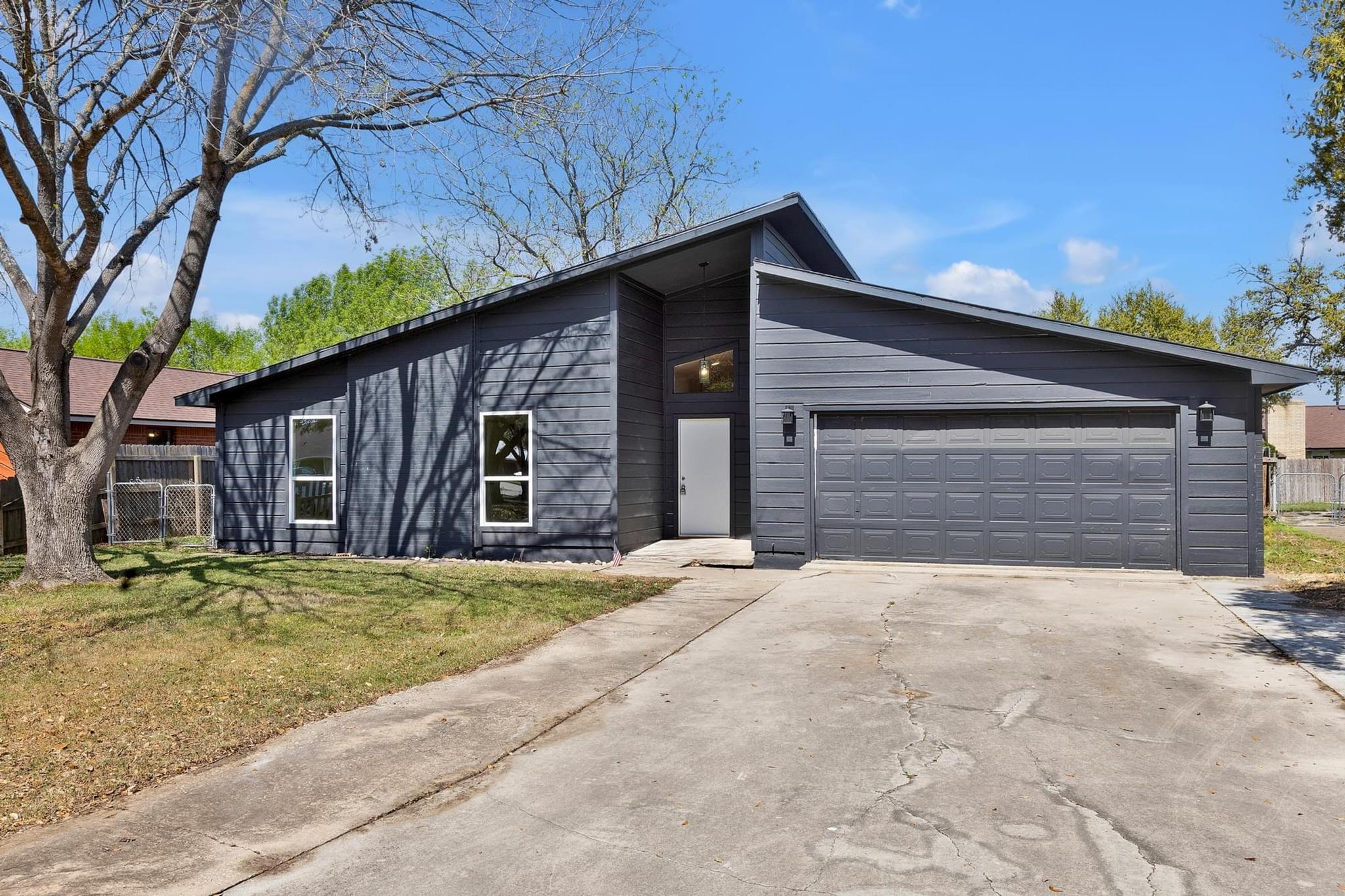 1005 Bowie St Property Photo 15