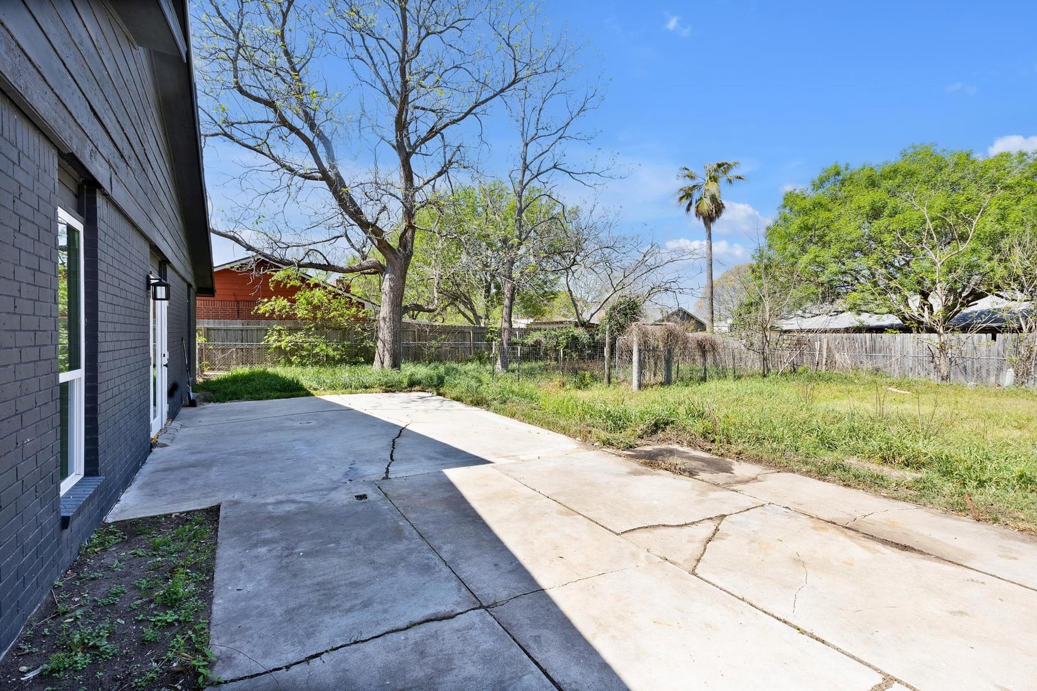 1005 Bowie St Property Photo 16